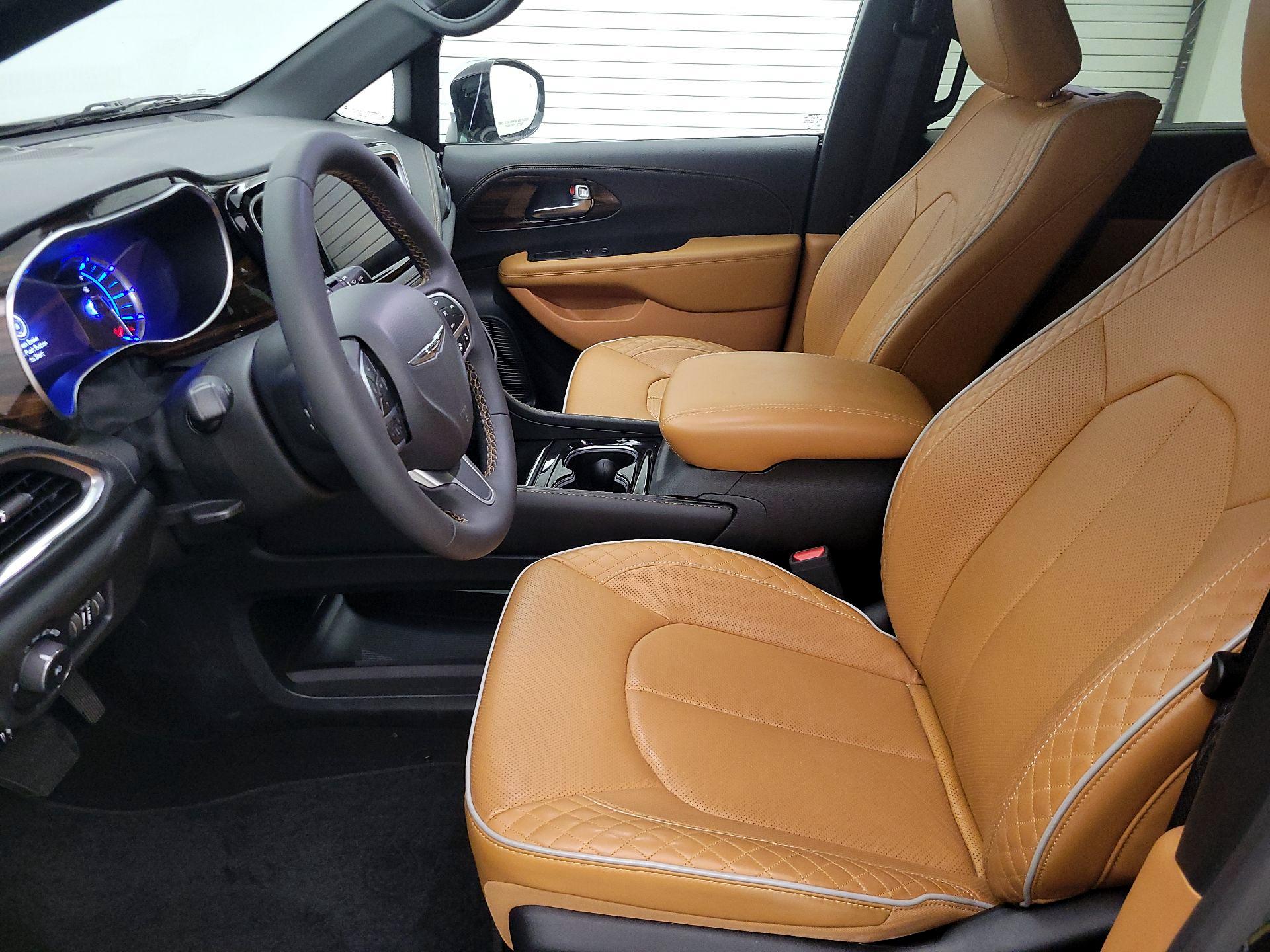 Thumbnail: 2023 Chrysler Pacifica - 11