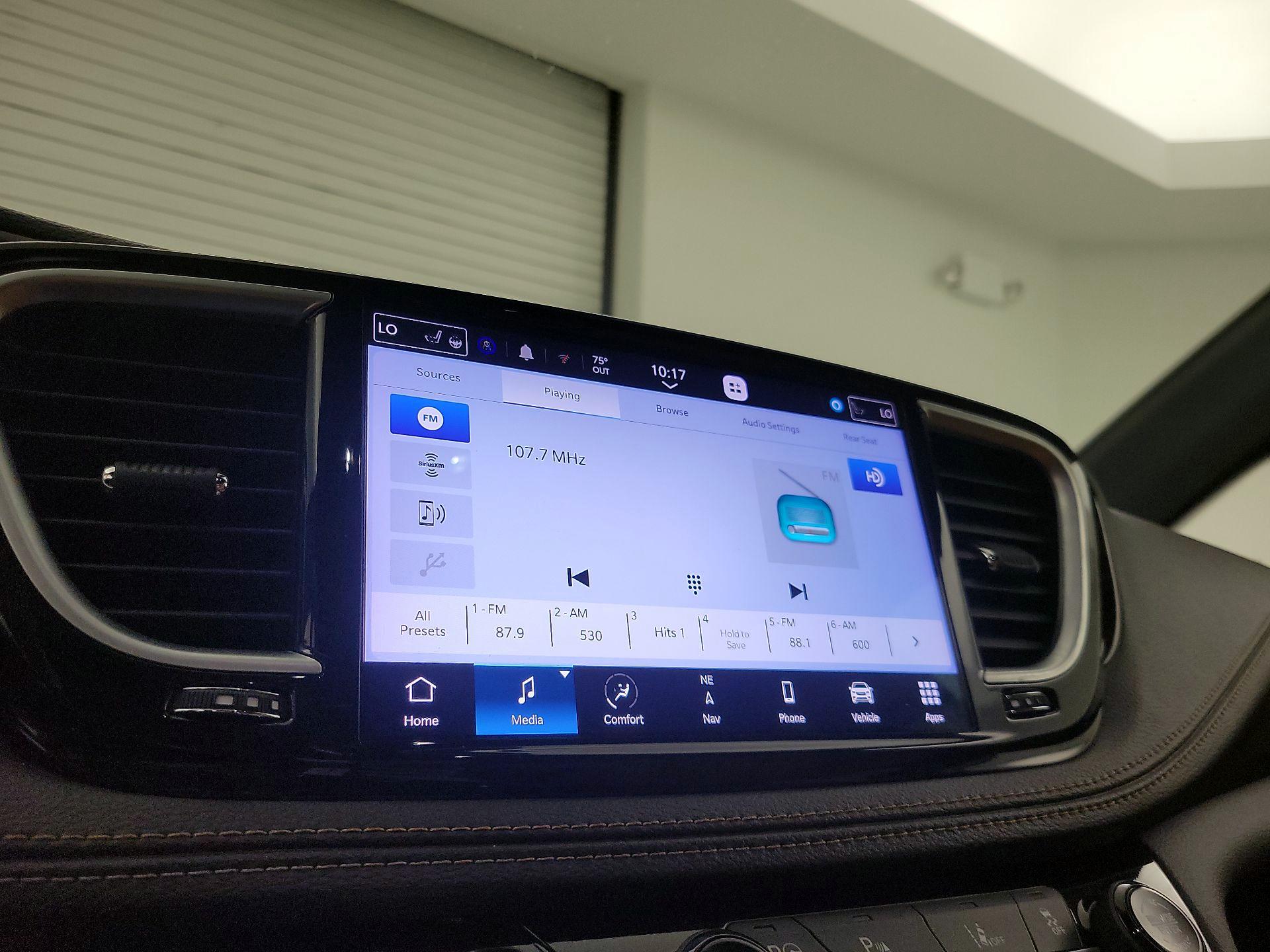 Thumbnail: 2023 Chrysler Pacifica - 16