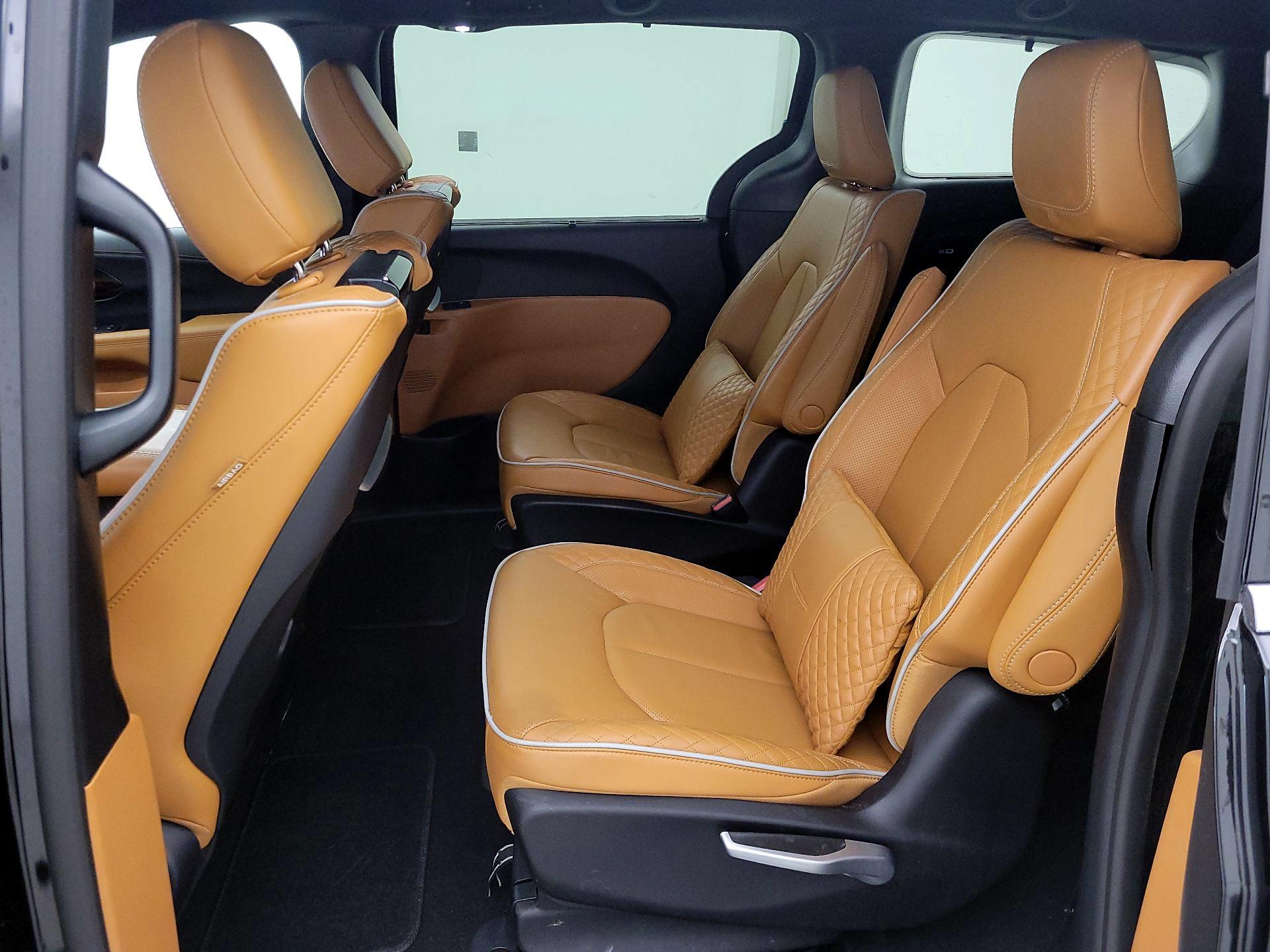 Thumbnail: 2023 Chrysler Pacifica - 20