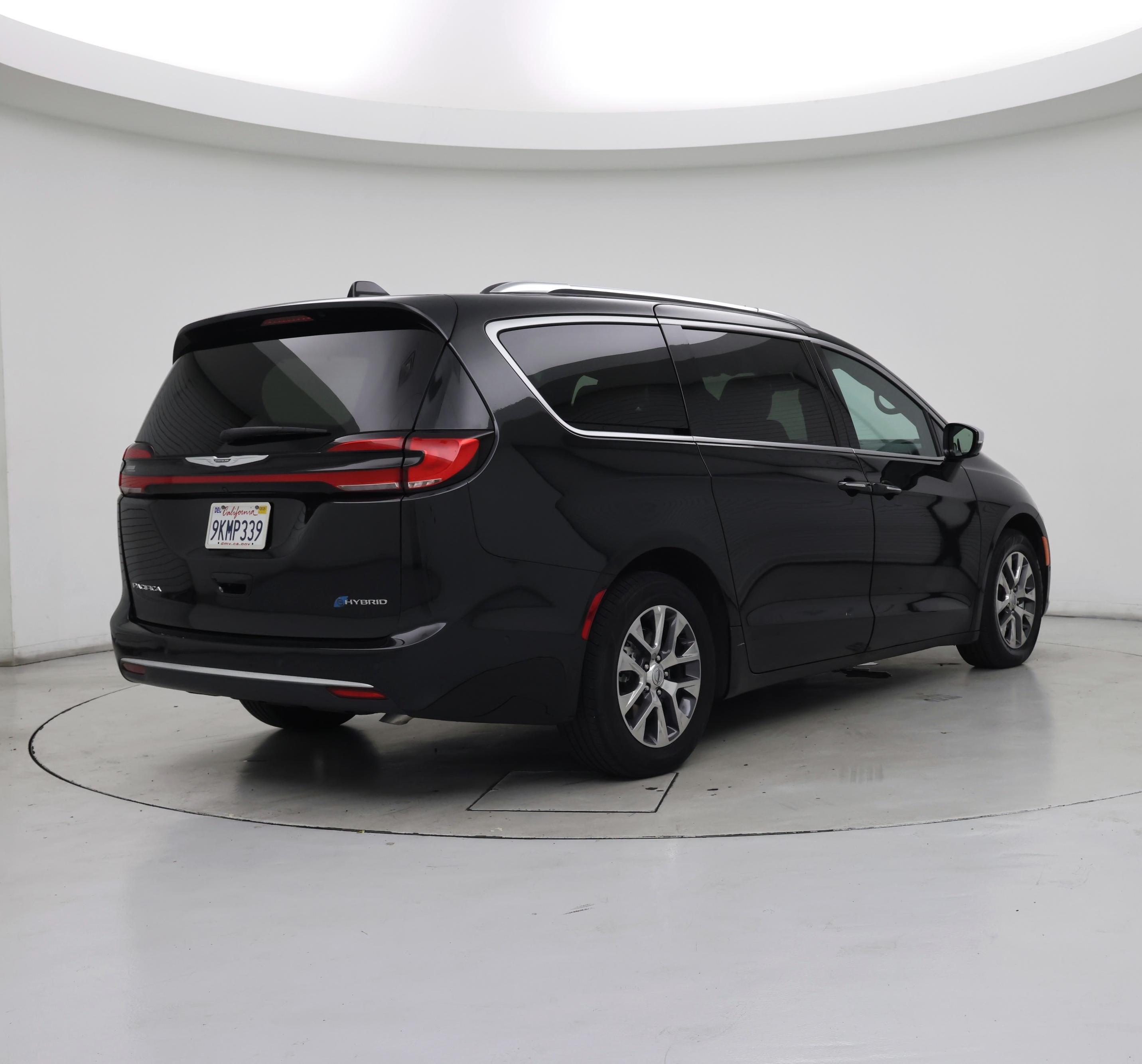 Thumbnail: 2023 Chrysler Pacifica - 8