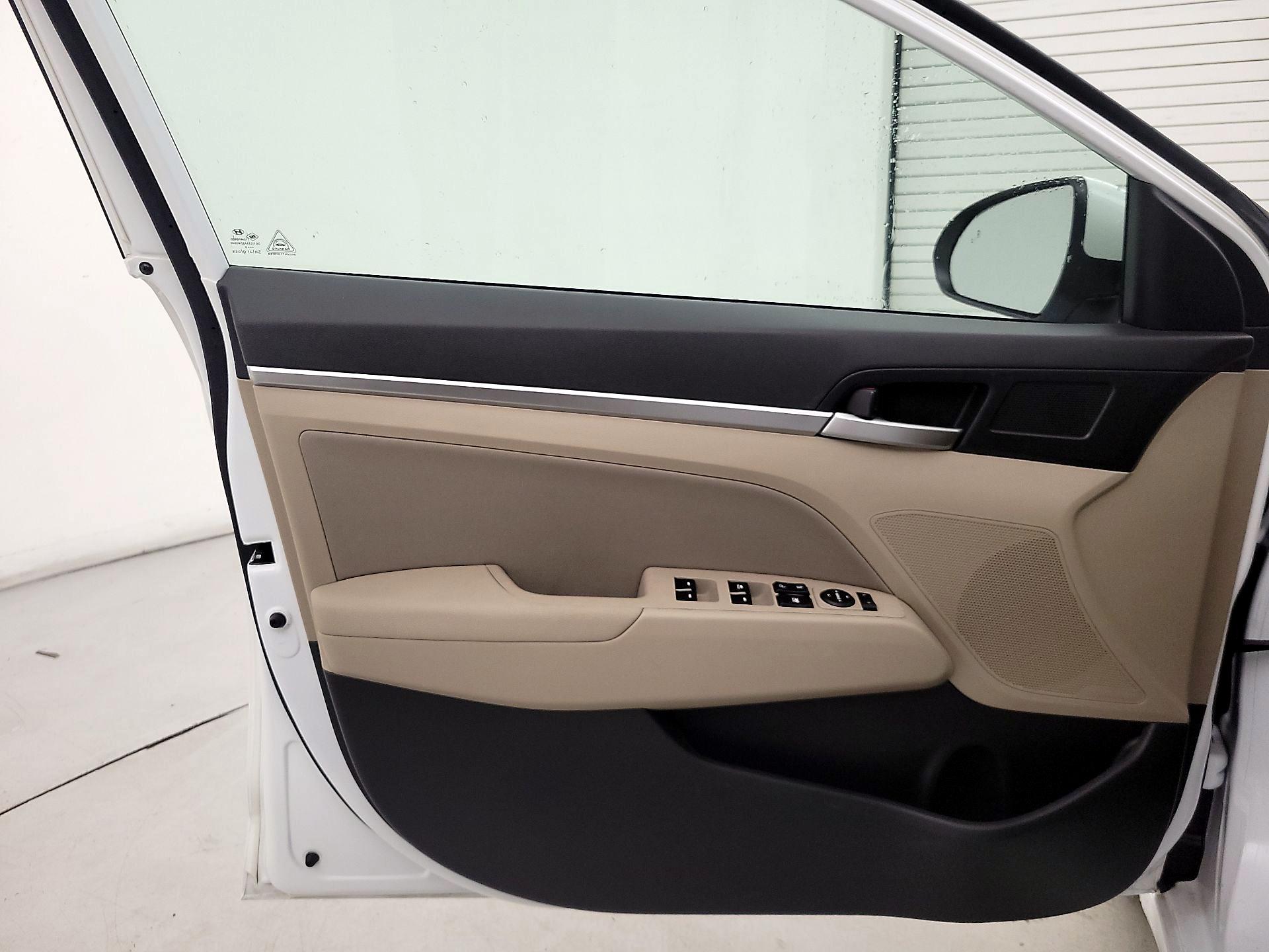 Thumbnail: 2019 Hyundai Elantra - 12