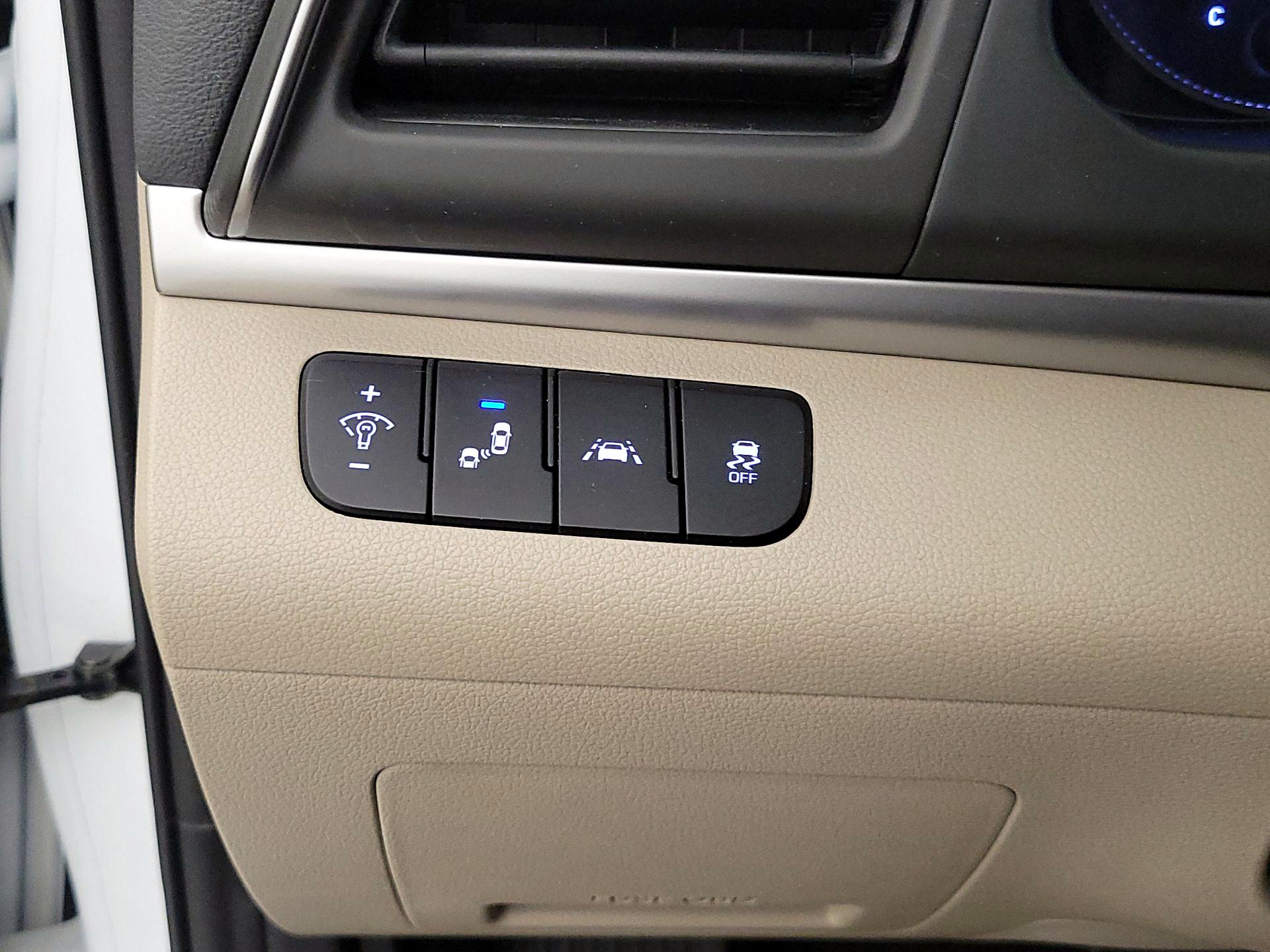 Thumbnail: 2019 Hyundai Elantra - 13