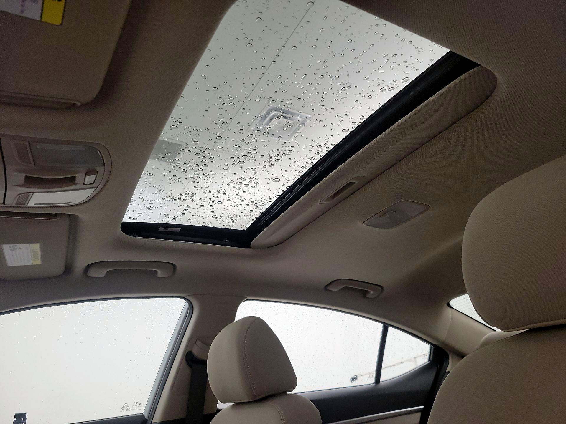 Thumbnail: 2019 Hyundai Elantra - 19