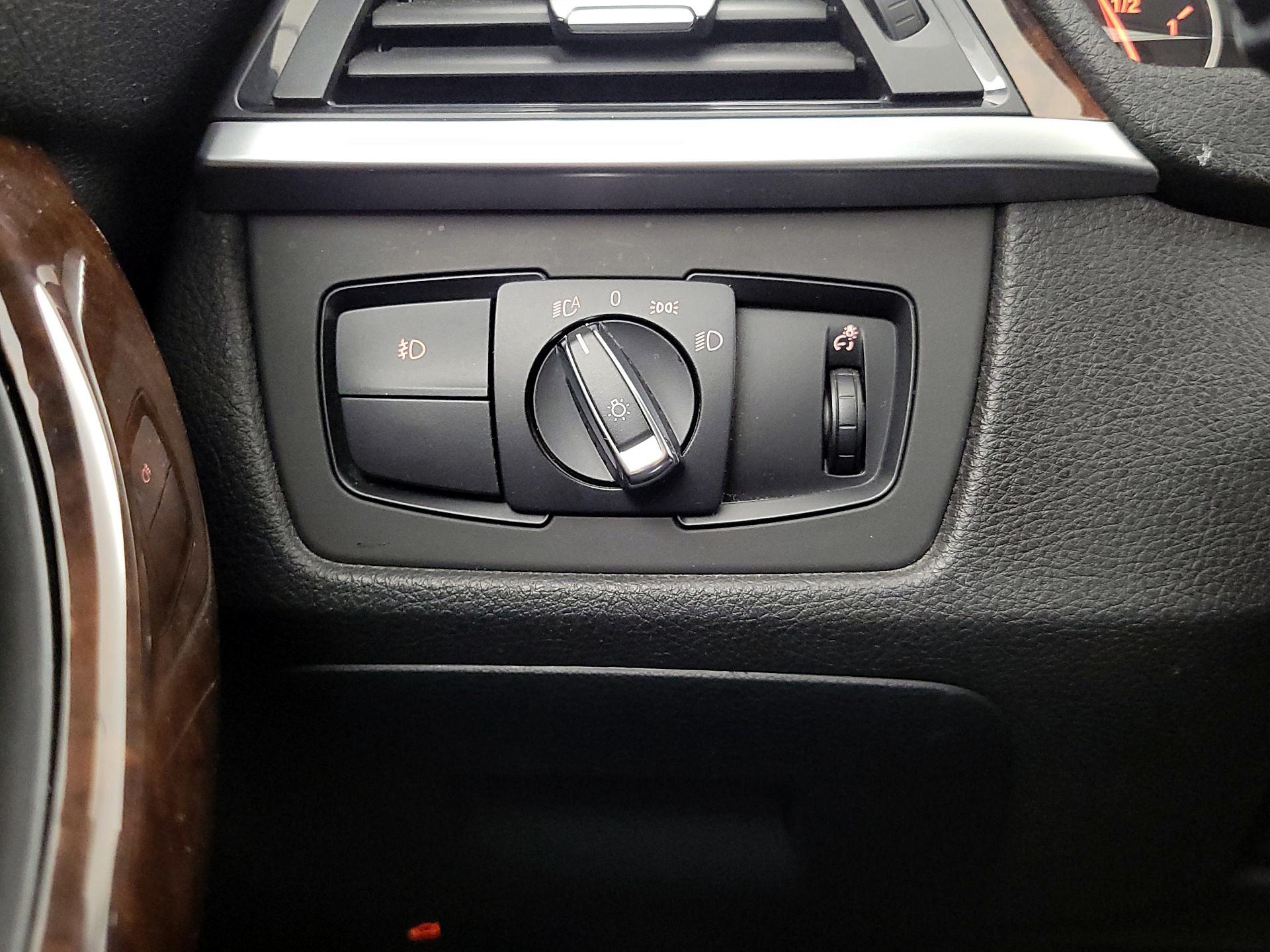 Thumbnail: 2015 BMW 3 Series - 13