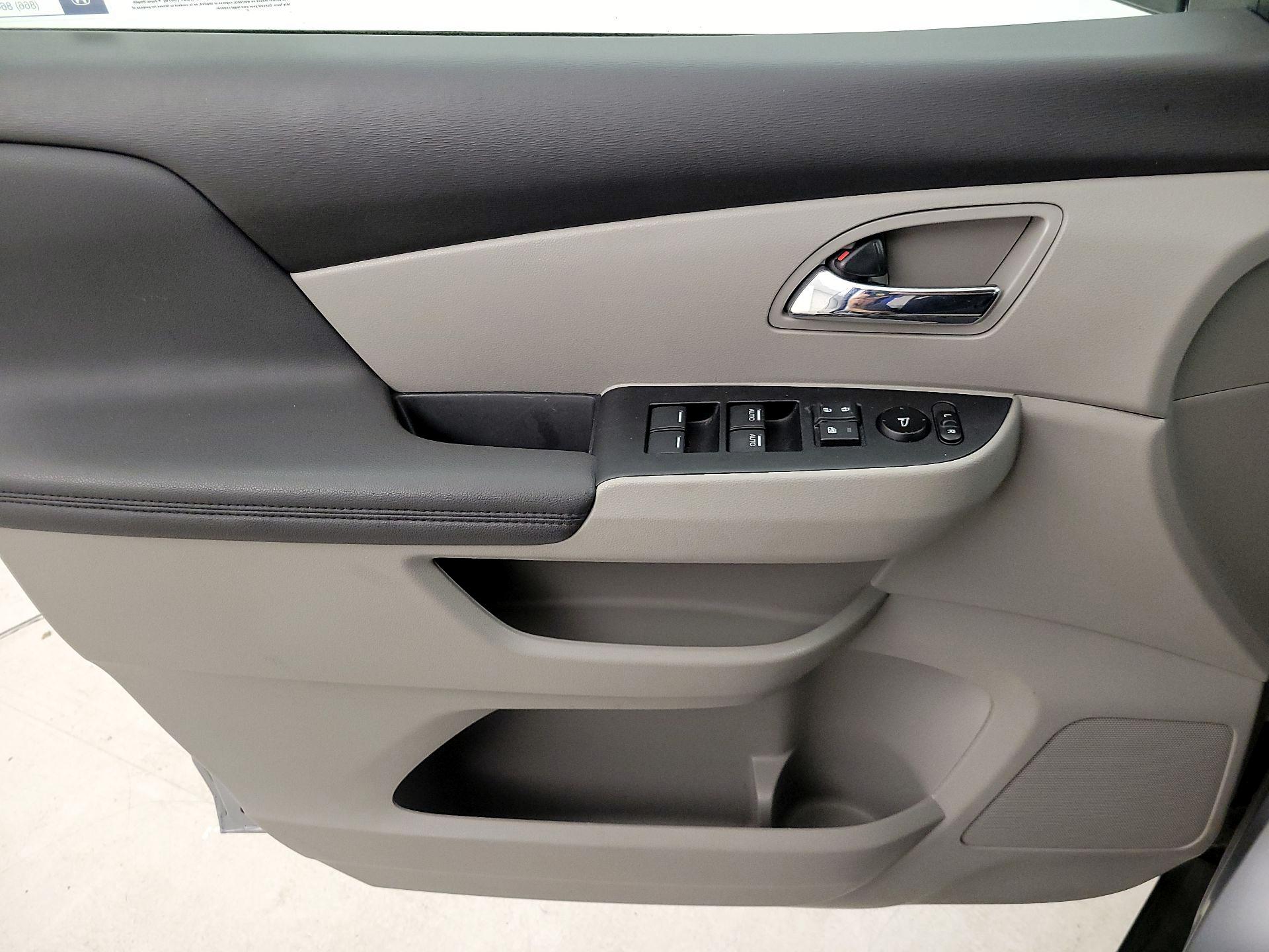 Thumbnail: 2017 Honda Odyssey - 12