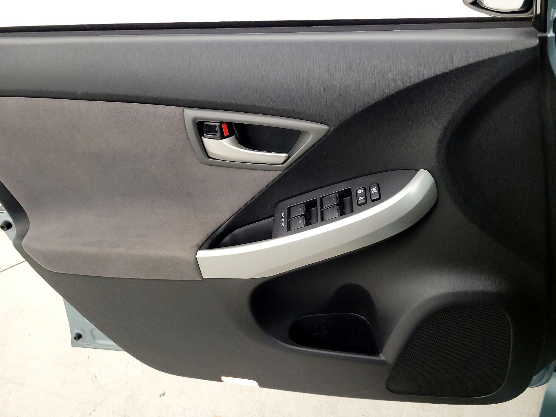 Thumbnail: 2015 Toyota Prius - 12