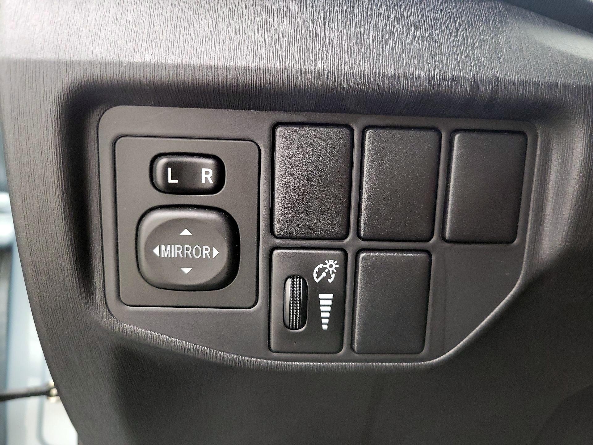 Thumbnail: 2015 Toyota Prius - 13