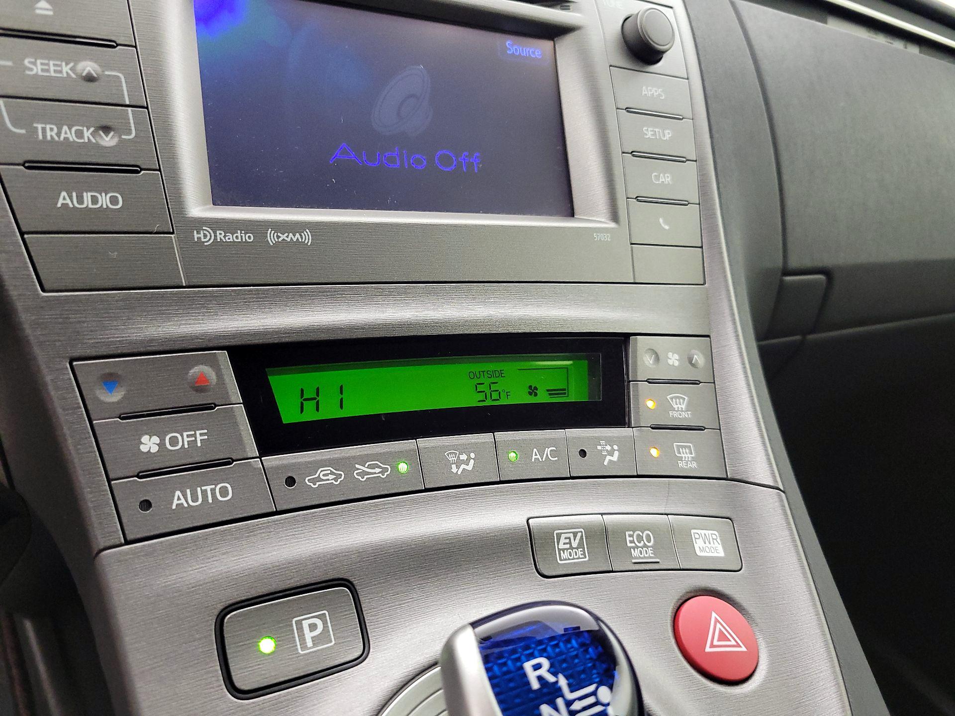 Thumbnail: 2015 Toyota Prius - 16