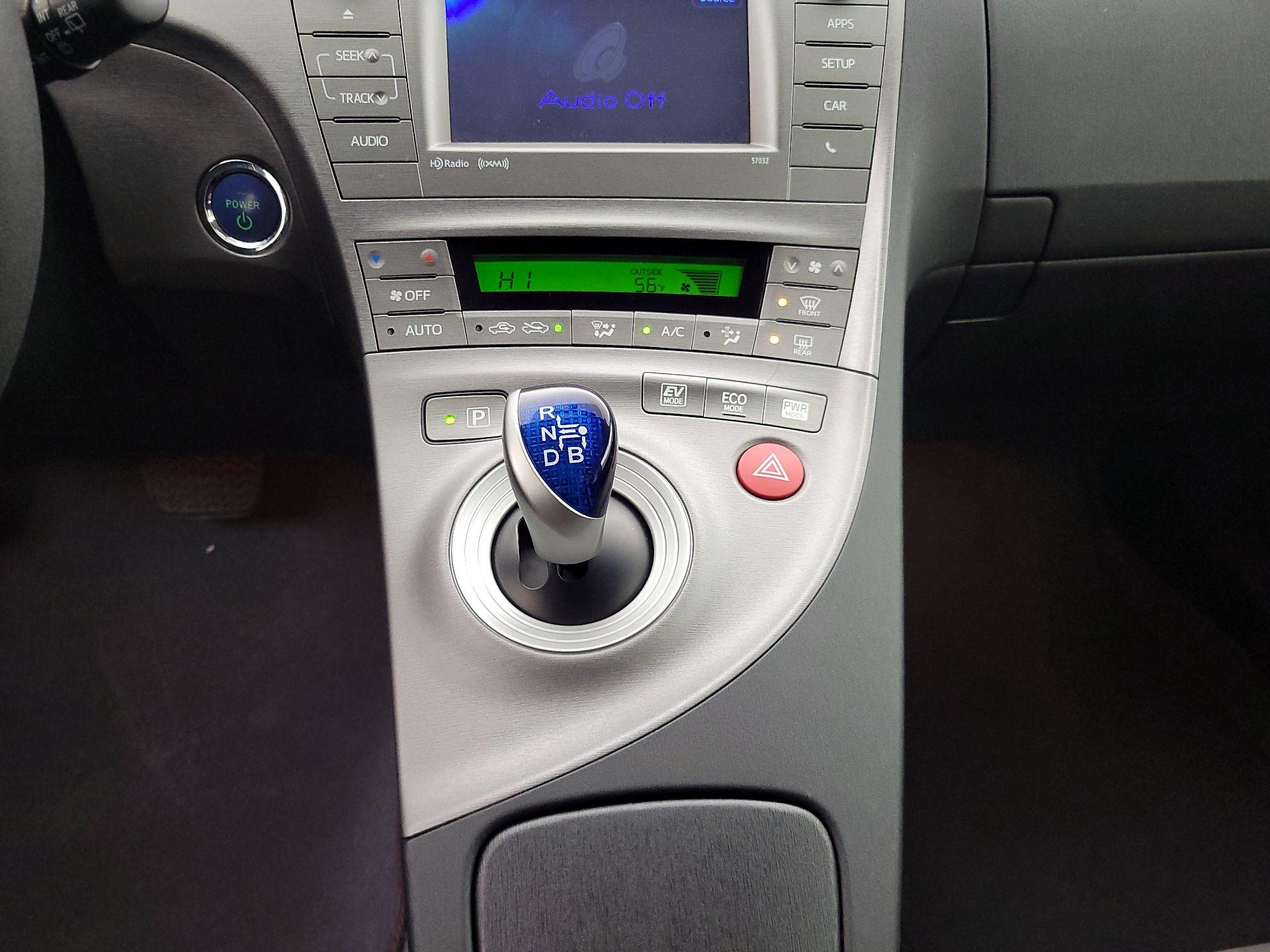 Thumbnail: 2015 Toyota Prius - 17