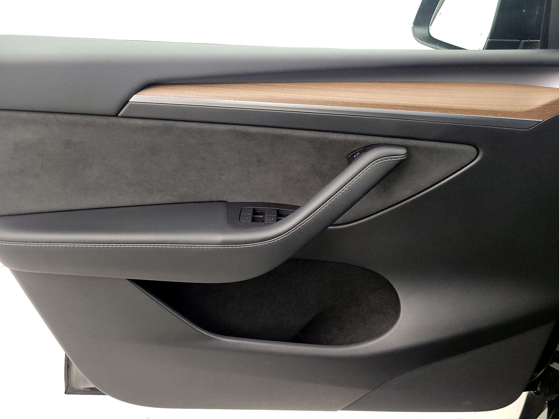 Thumbnail: 2022 Tesla Model Y - 12