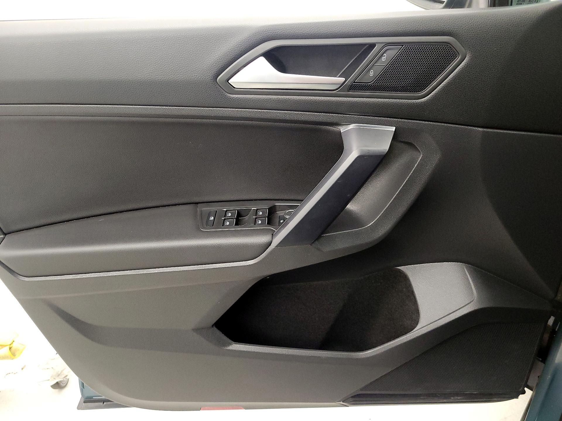 Thumbnail: 2021 Volkswagen Tiguan - 12