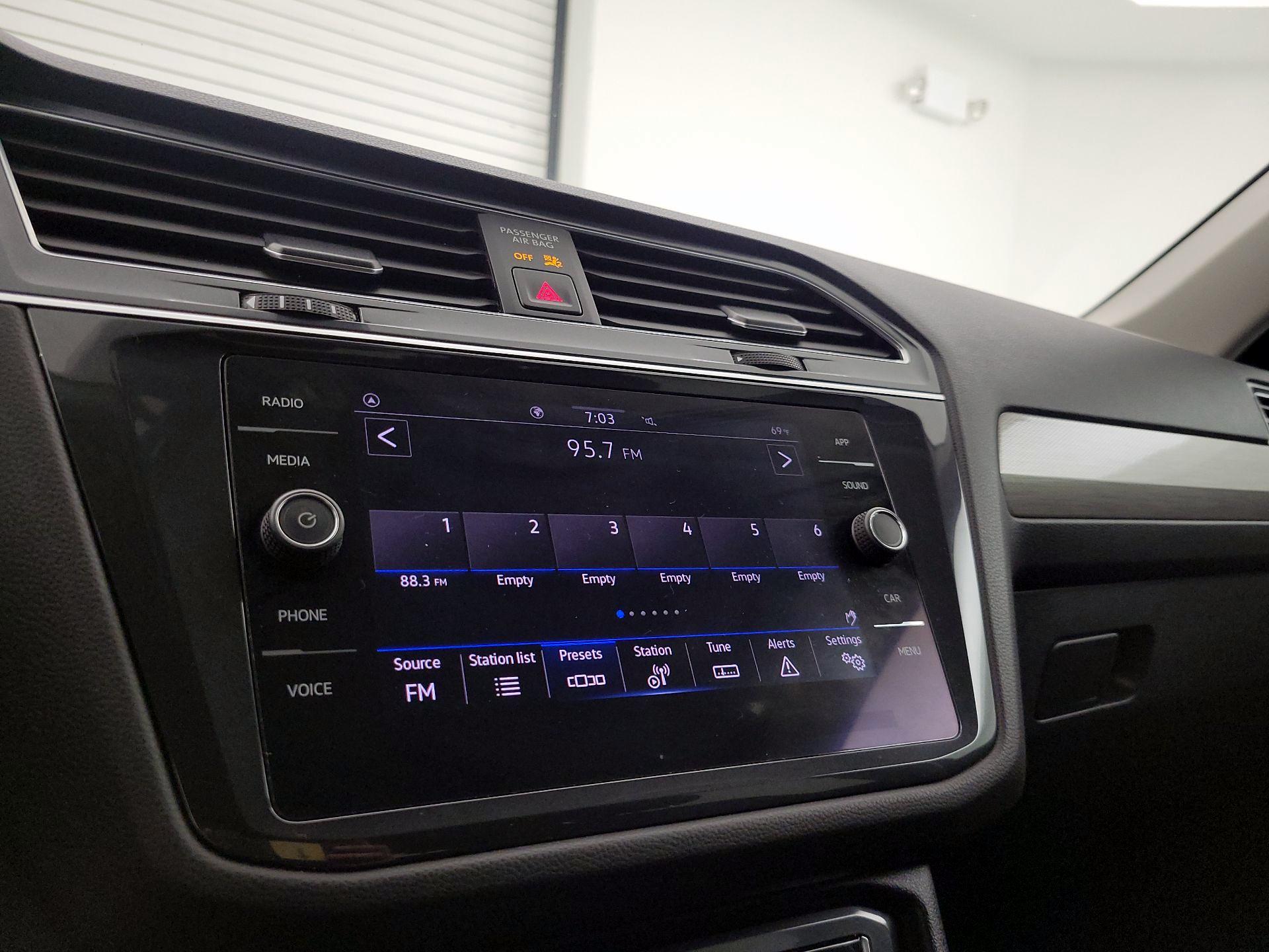 Thumbnail: 2021 Volkswagen Tiguan - 15