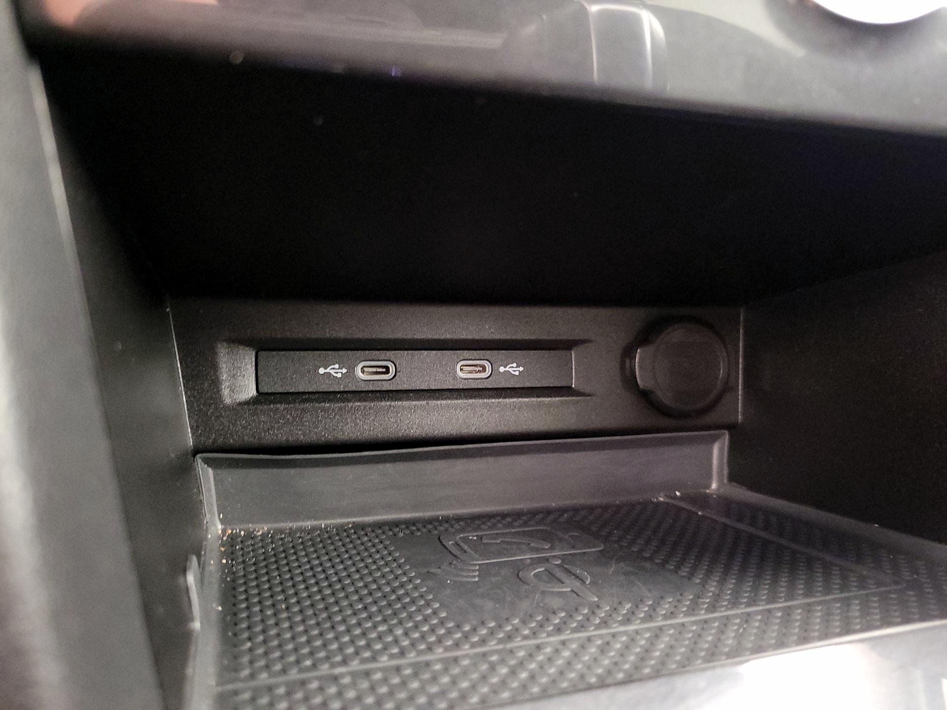 Thumbnail: 2021 Volkswagen Tiguan - 18