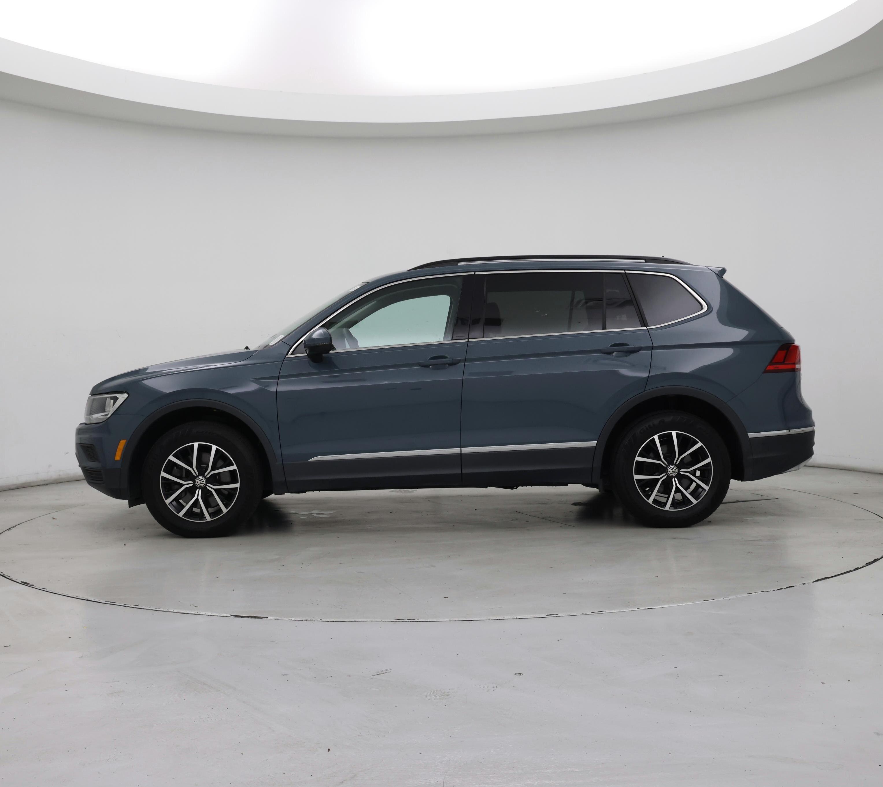 Thumbnail: 2021 Volkswagen Tiguan - 3