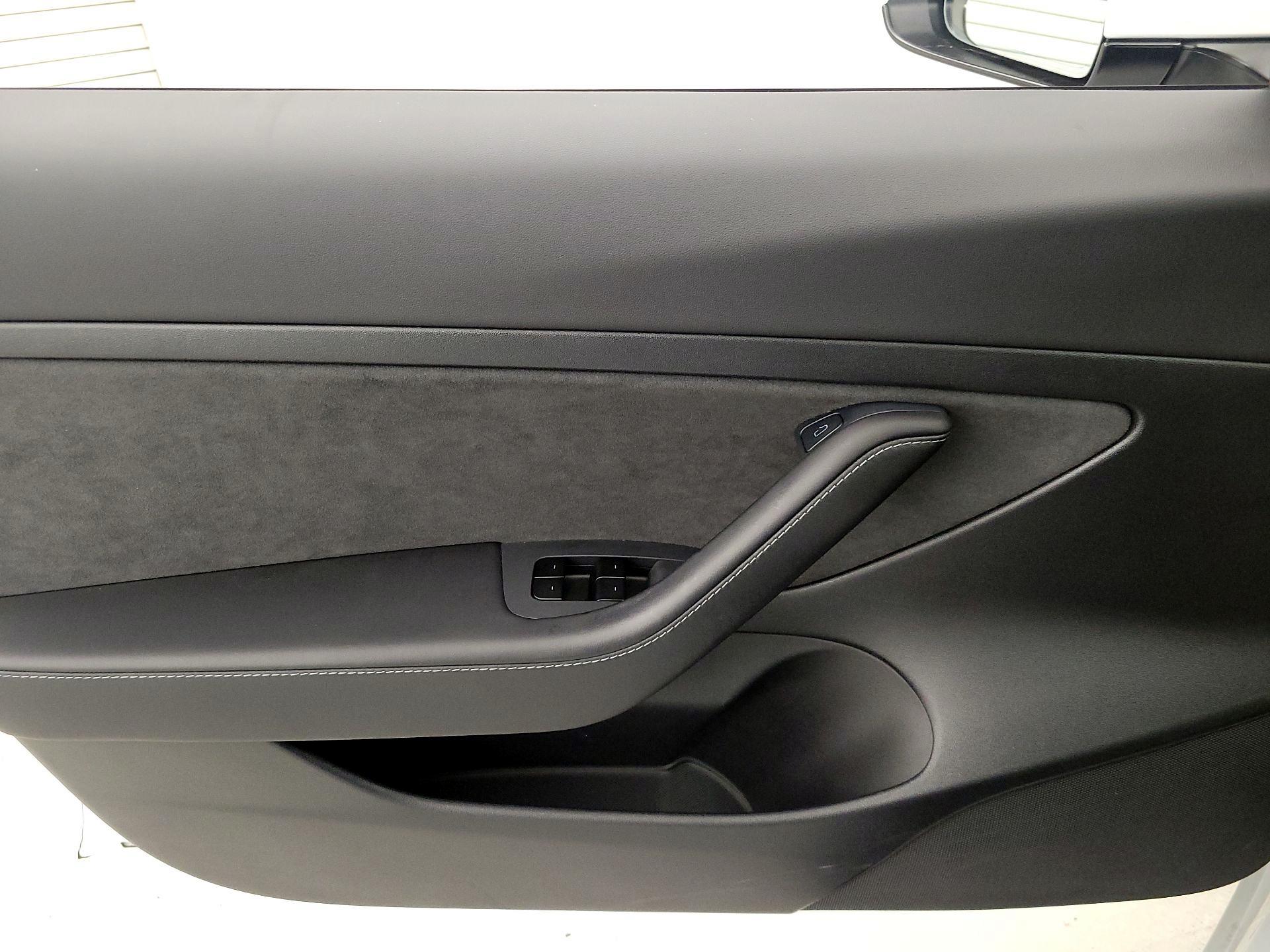 Thumbnail: 2021 Tesla Model 3 - 12