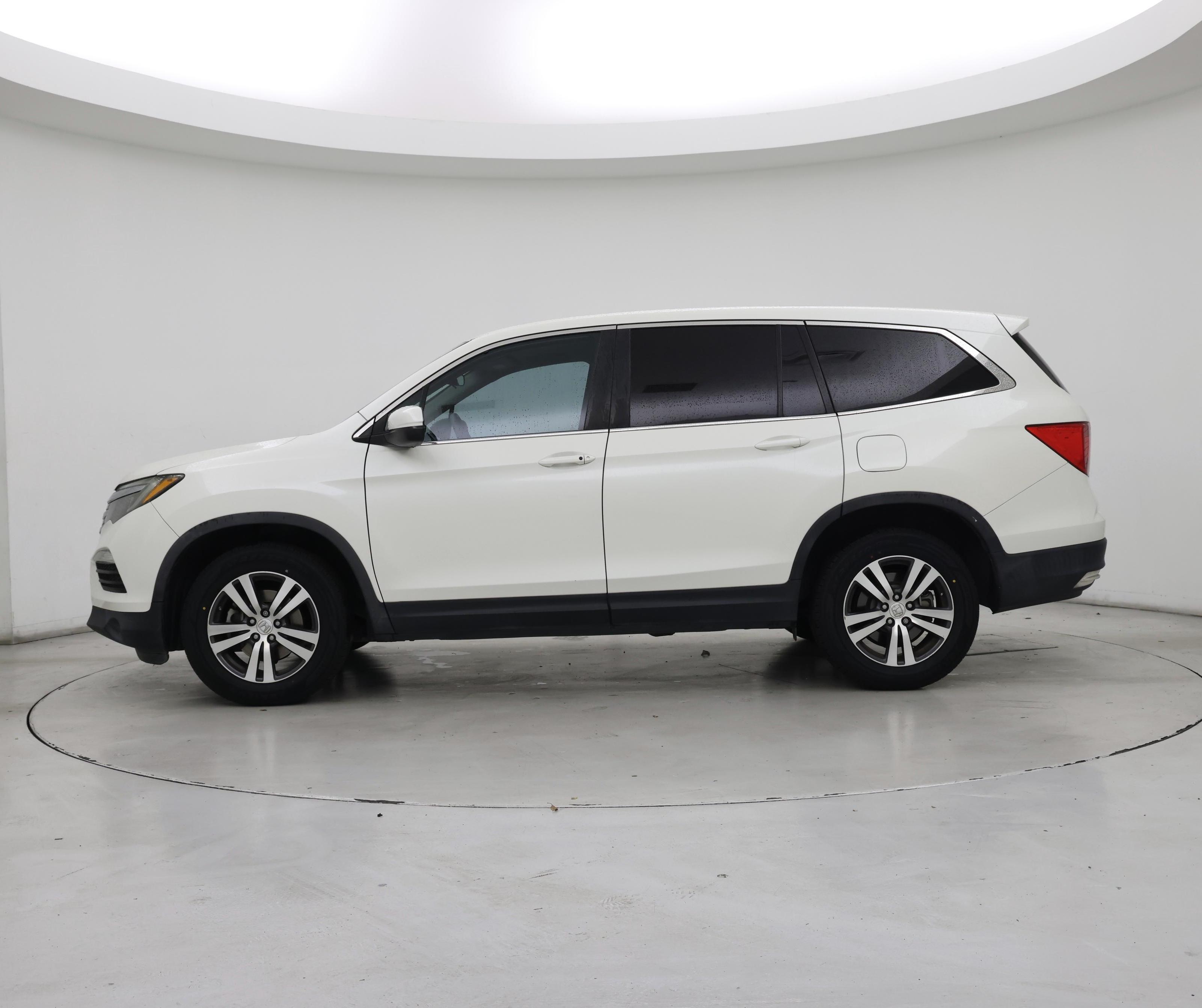 Thumbnail: 2018 Honda Pilot - 3