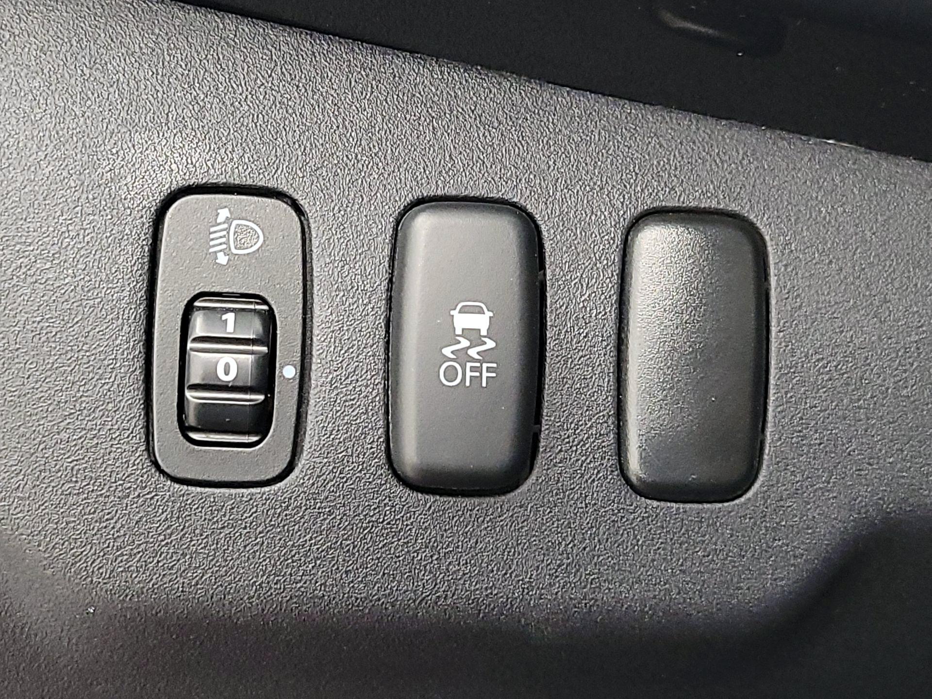 Thumbnail: 2015 Mitsubishi Lancer - 13