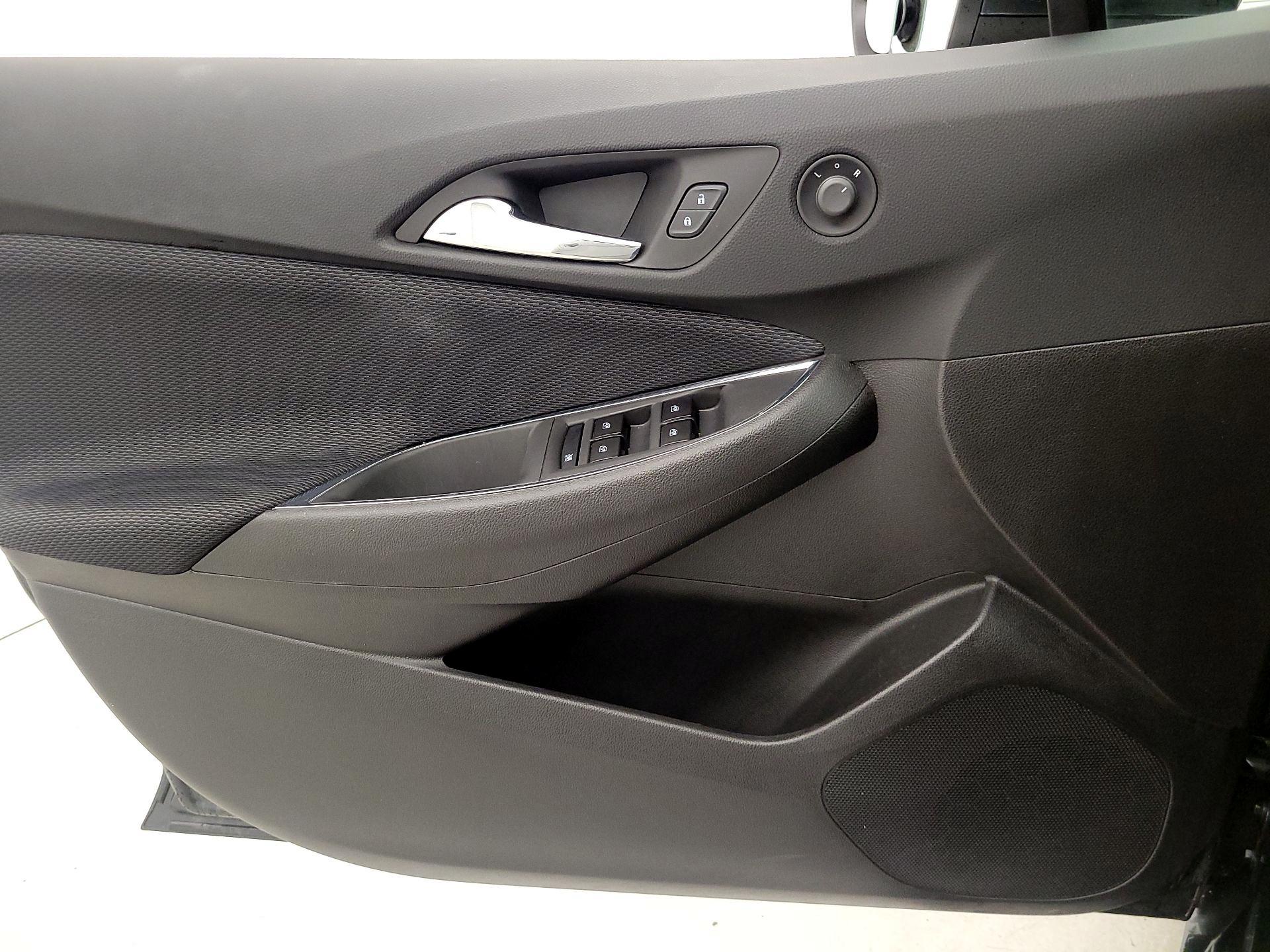 Thumbnail: 2017 Chevrolet Cruze - 12