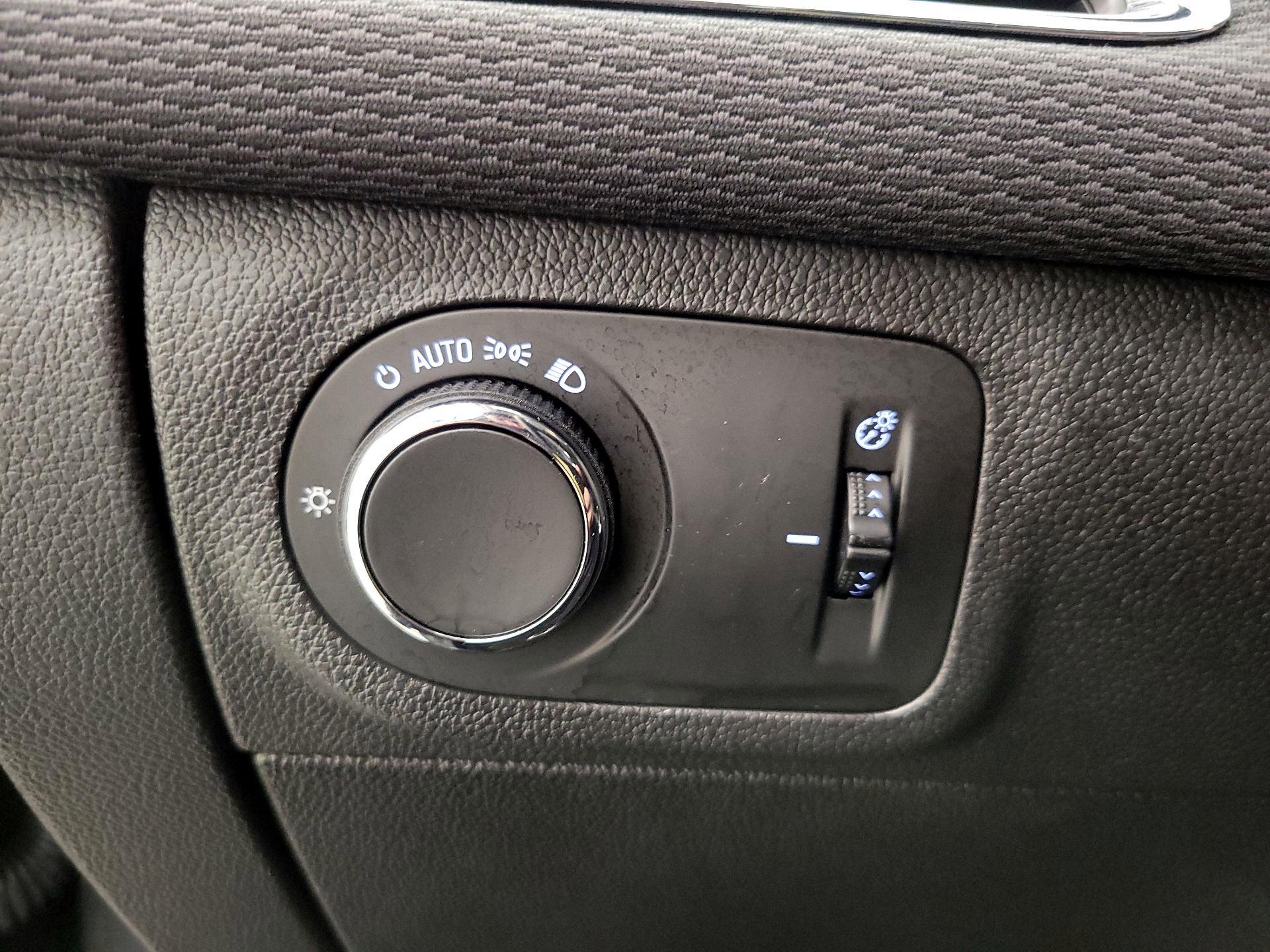 Thumbnail: 2017 Chevrolet Cruze - 13