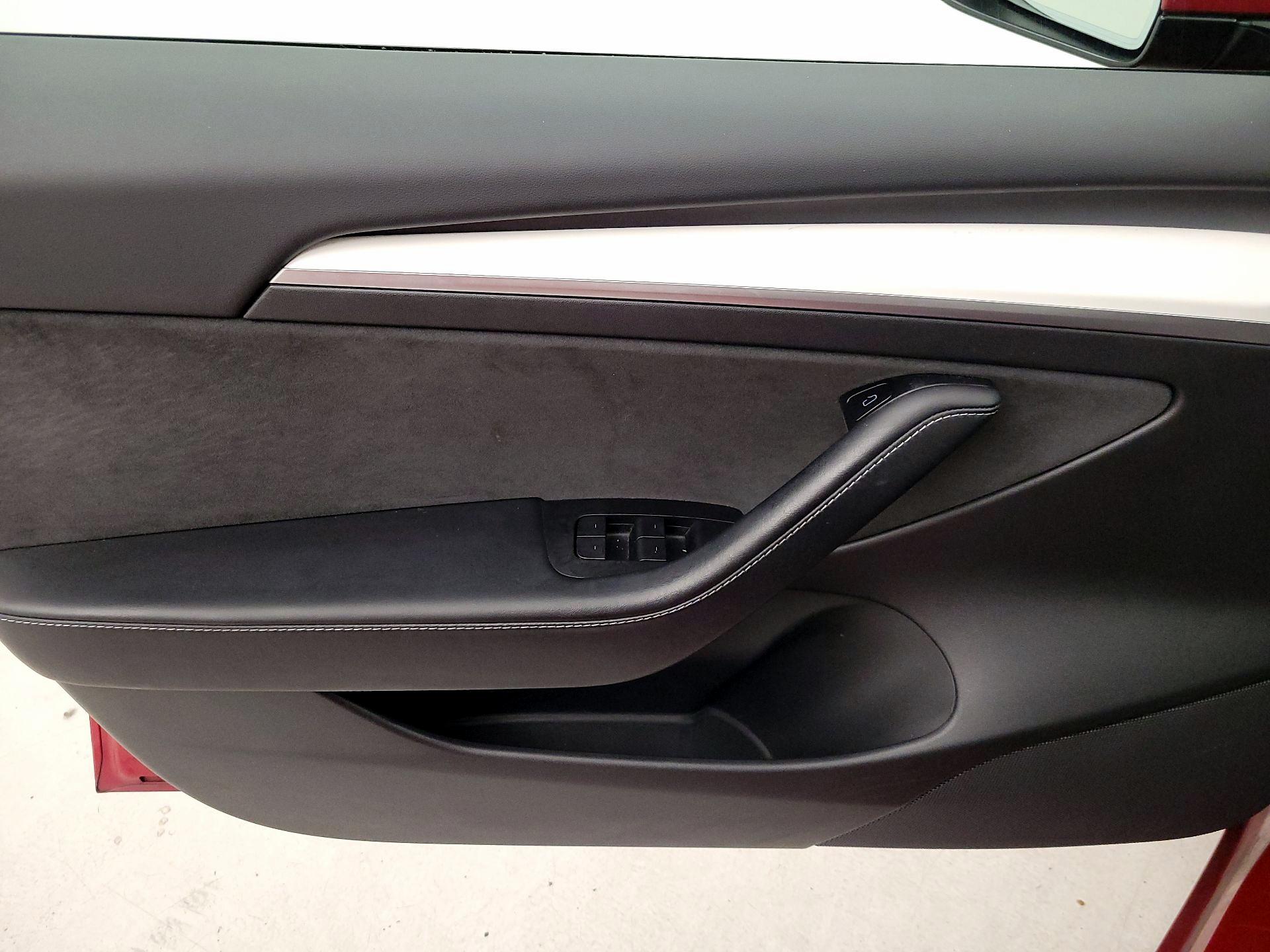 Thumbnail: 2021 Tesla Model 3 - 12