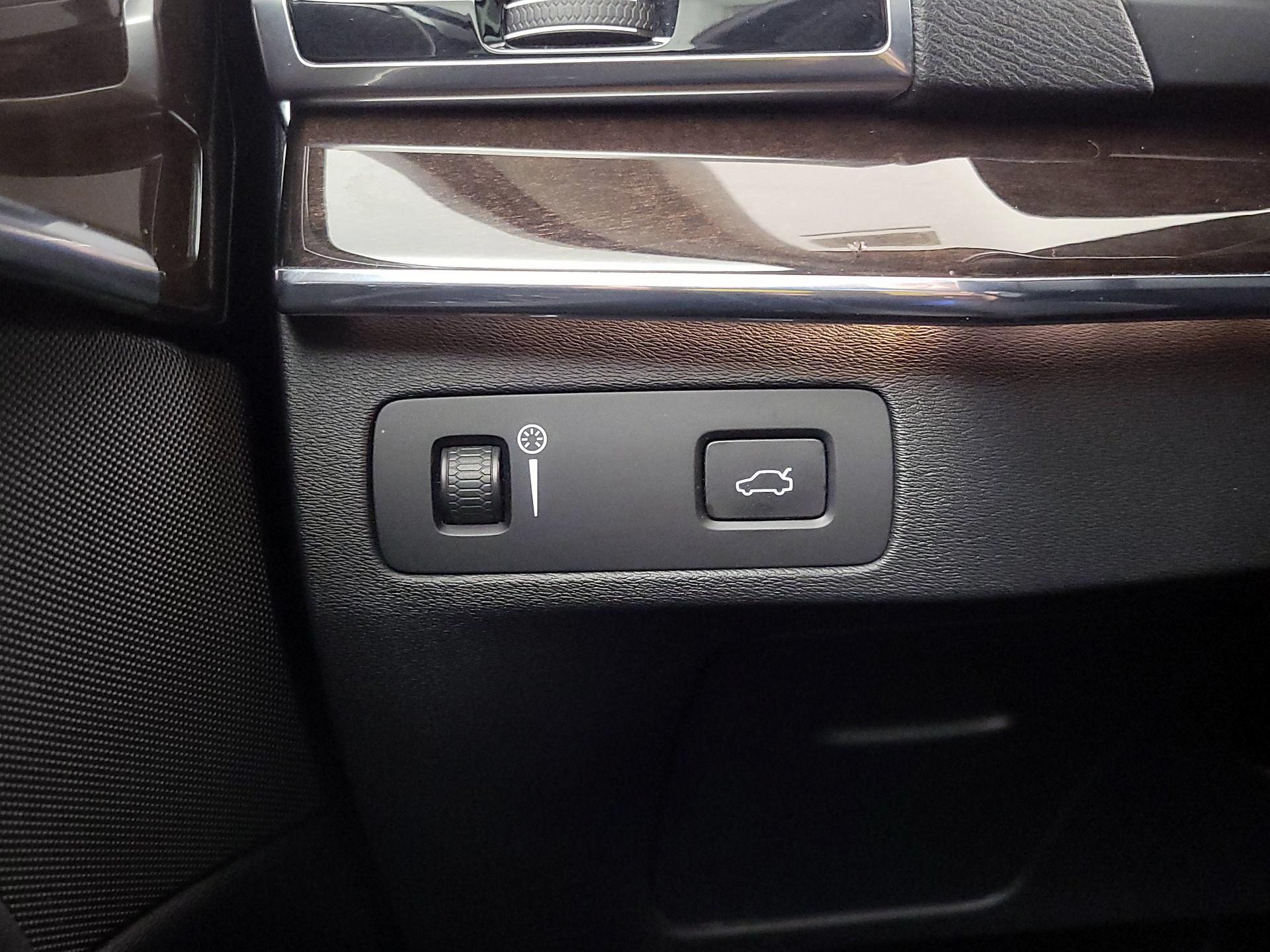 Thumbnail: 2016 Volvo XC90 - 13