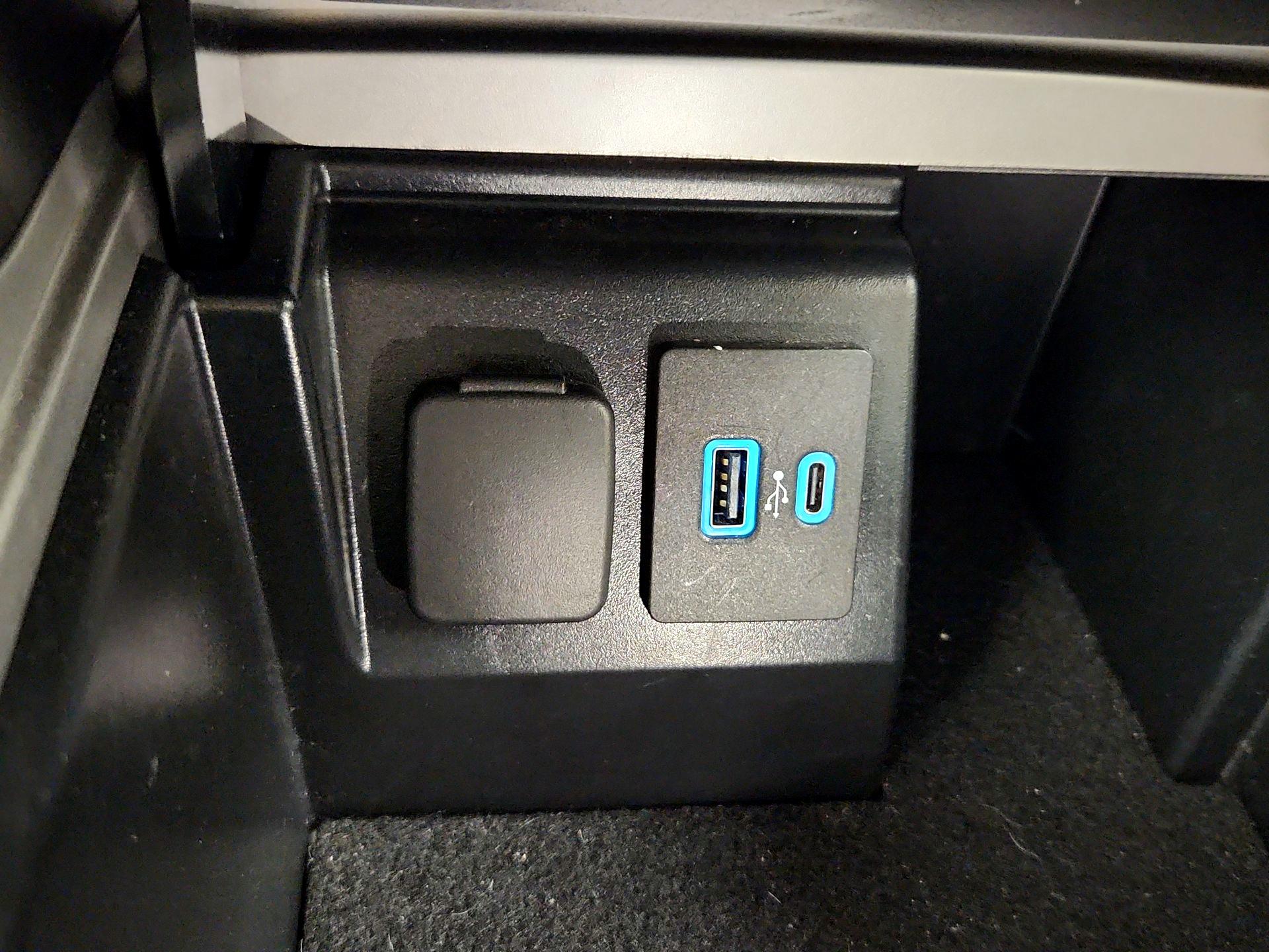 Thumbnail: 2022 Ford Explorer - 19