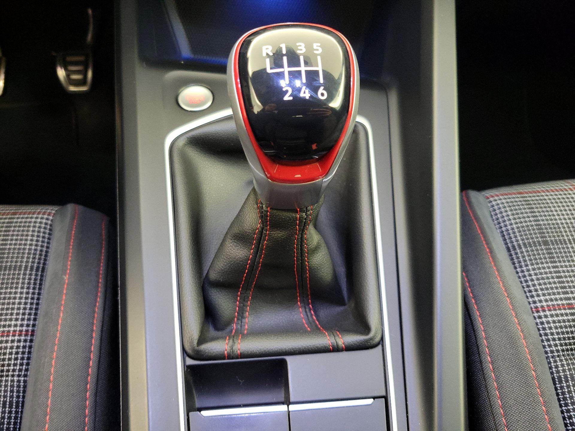 Thumbnail: 2022 Volkswagen Golf - 17