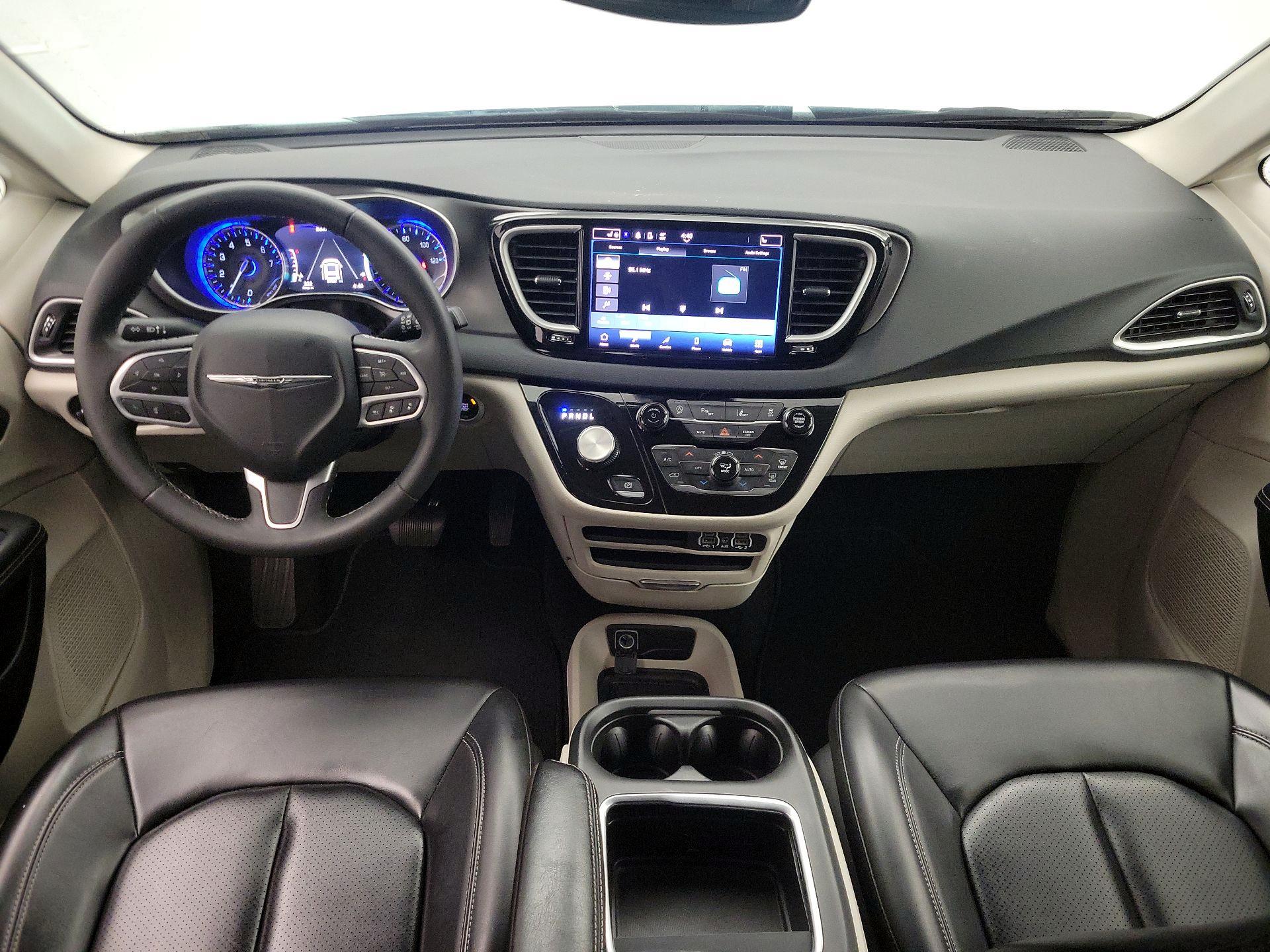 Thumbnail: 2023 Chrysler Pacifica - 9