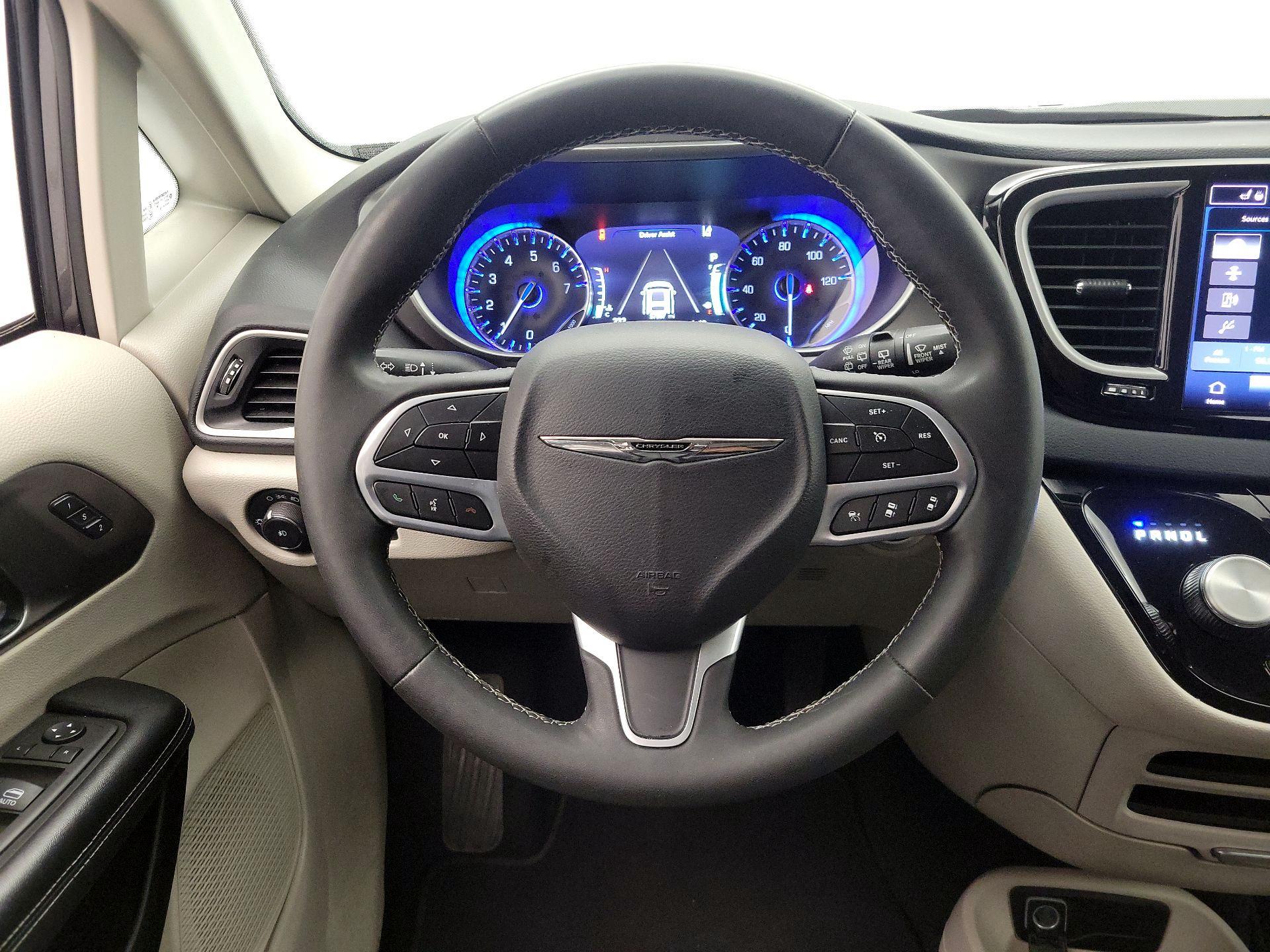 Thumbnail: 2023 Chrysler Pacifica - 10