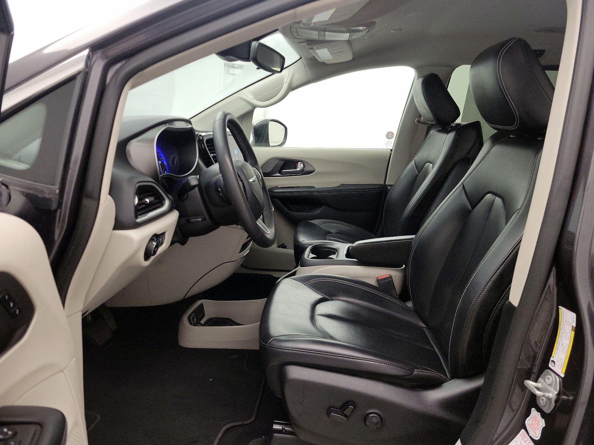 Thumbnail: 2023 Chrysler Pacifica - 11