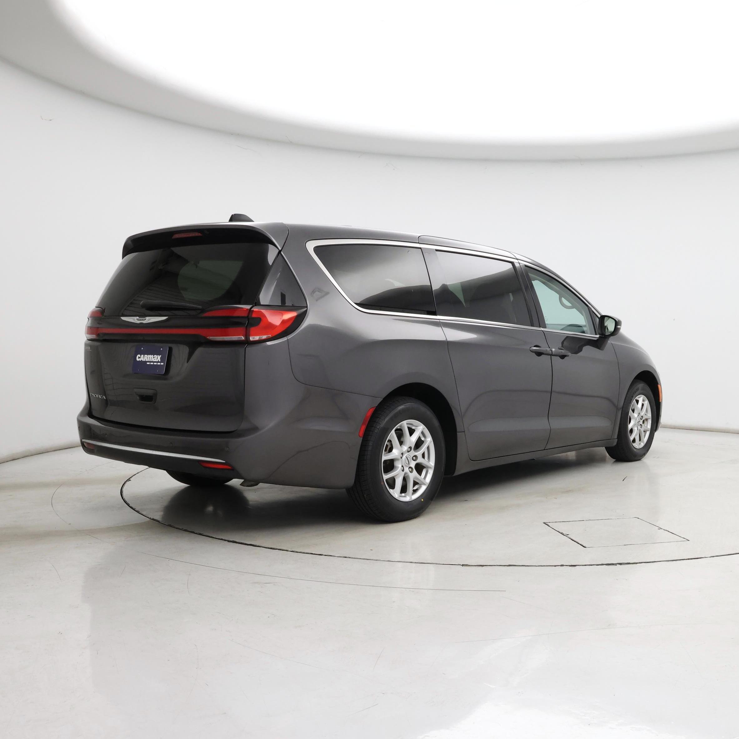 Thumbnail: 2023 Chrysler Pacifica - 8