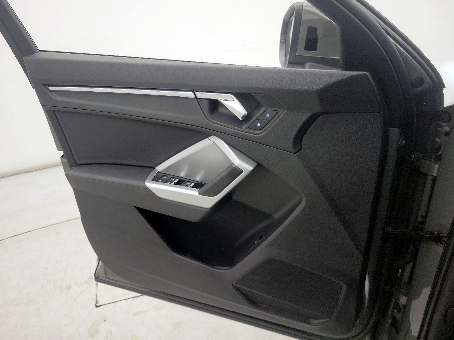 Thumbnail: 2020 Audi Q3 - 12