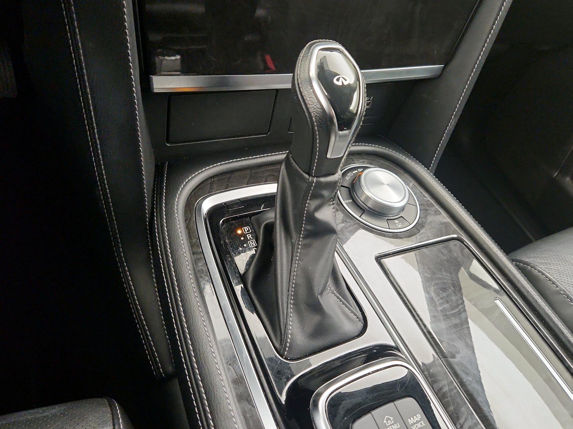 Thumbnail: 2022 INFINITI QX80 - 18