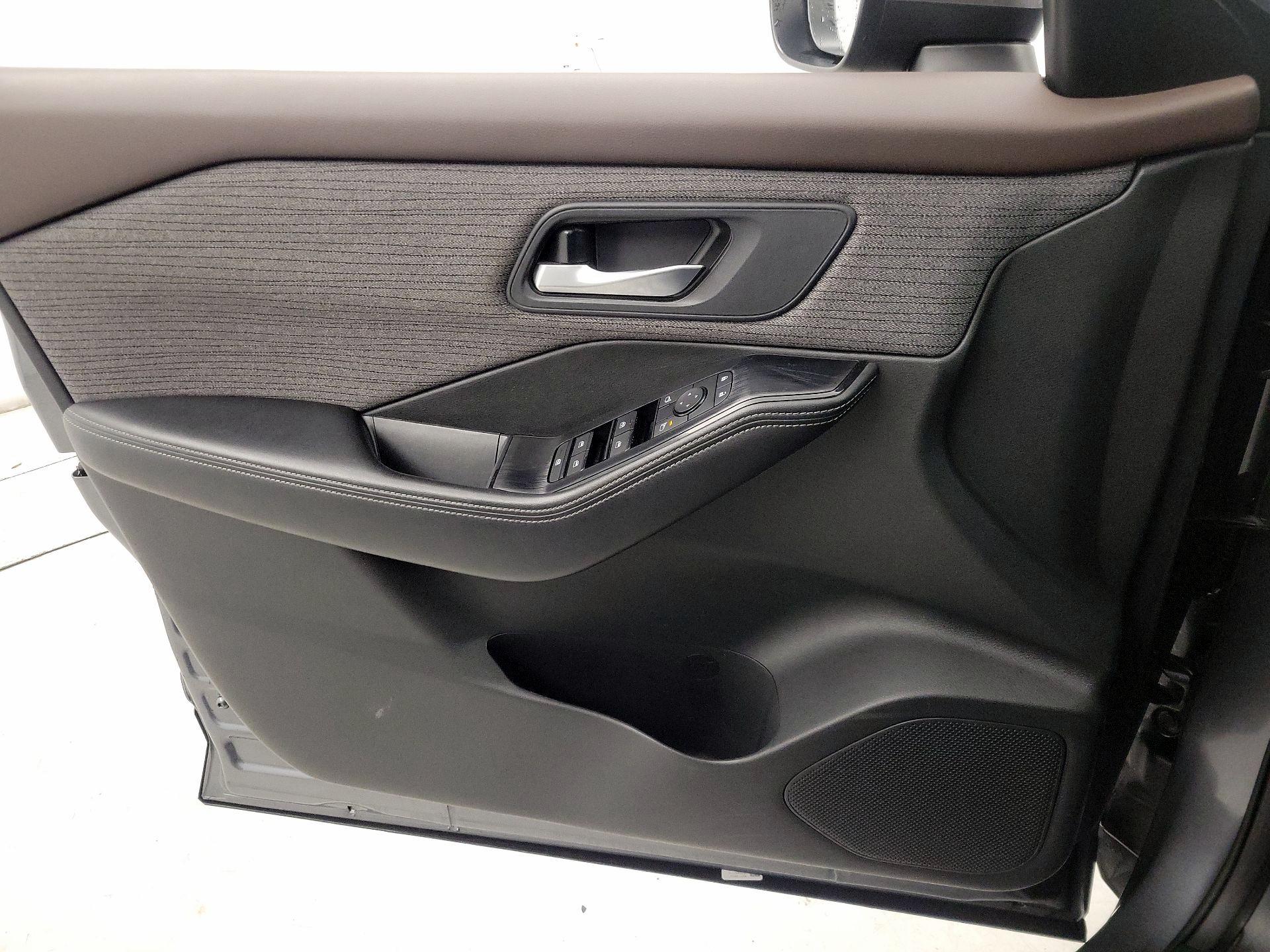 Thumbnail: 2023 Nissan Rogue - 12