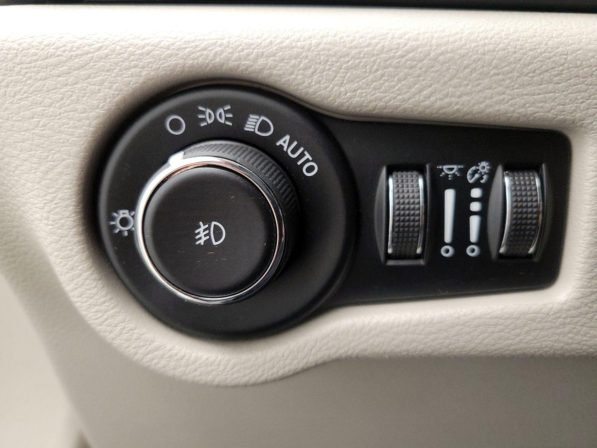 Thumbnail: 2023 Chrysler Pacifica - 13