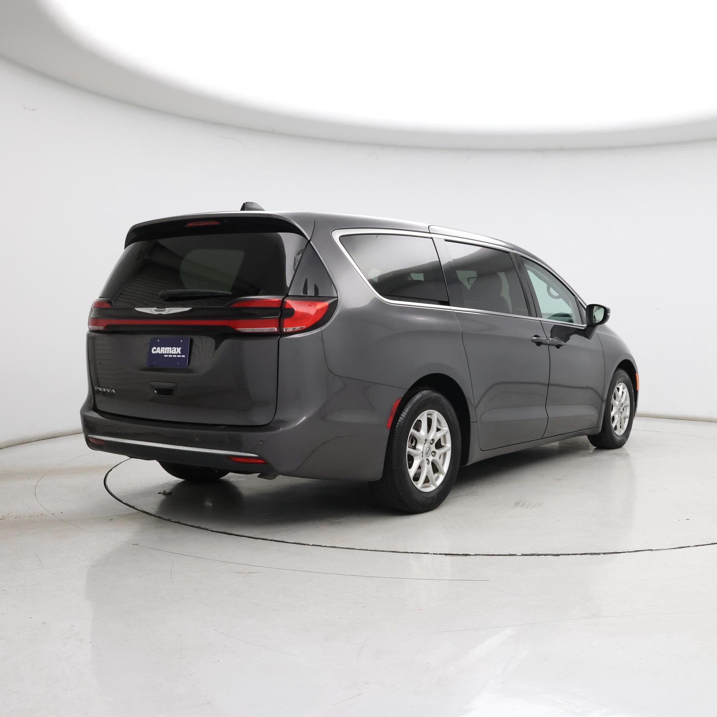 Thumbnail: 2023 Chrysler Pacifica - 8