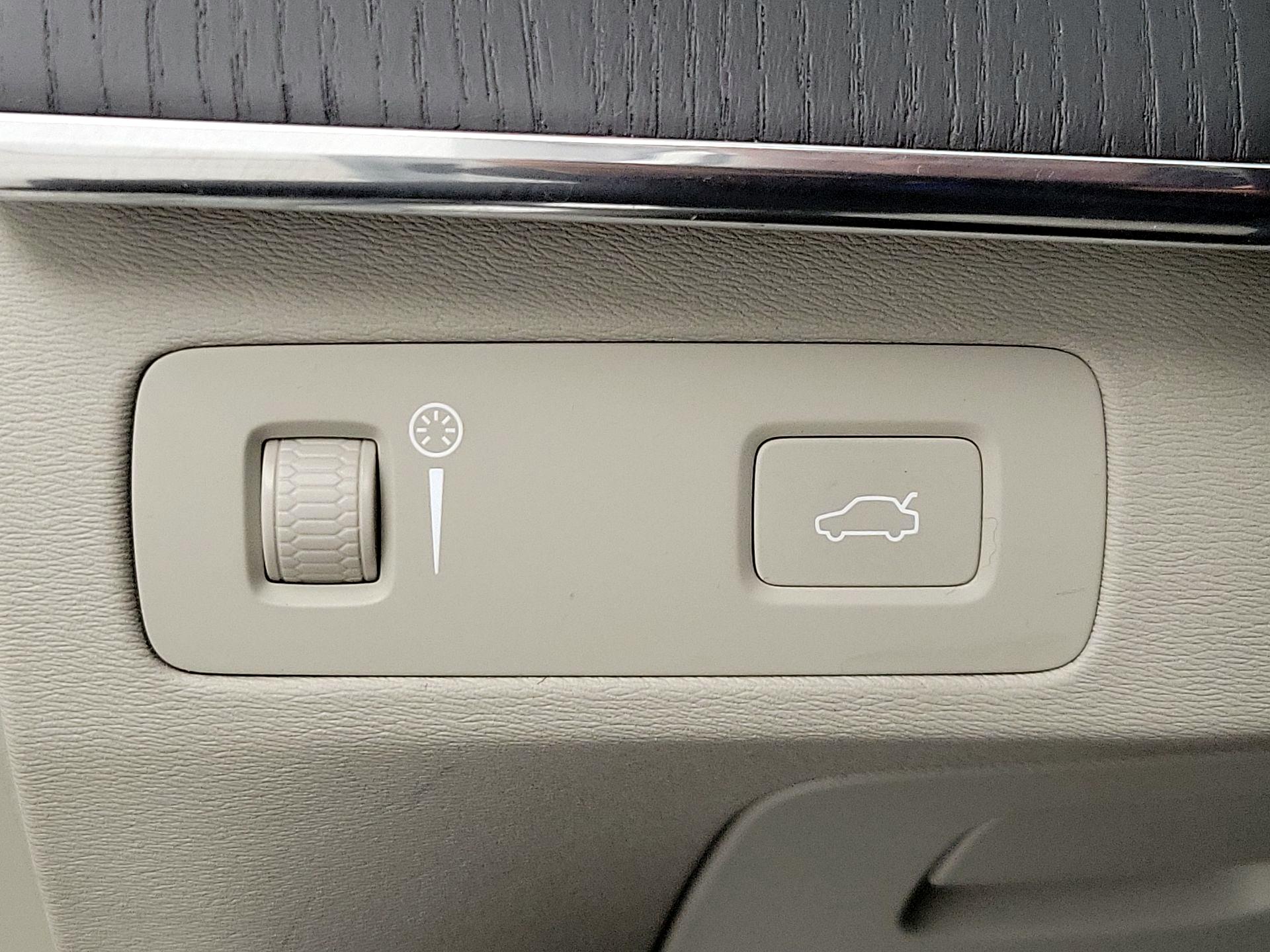 Thumbnail: 2020 Volvo XC90 - 13