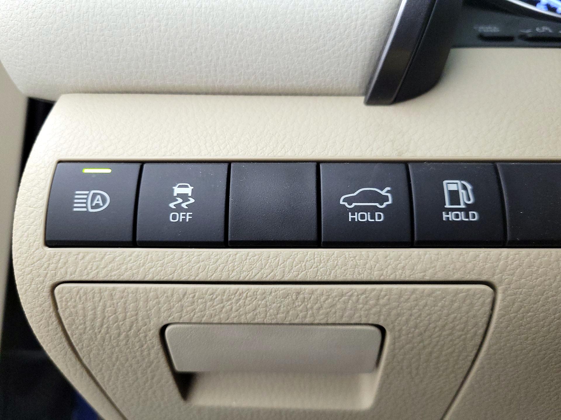 Thumbnail: 2023 Toyota Camry - 13