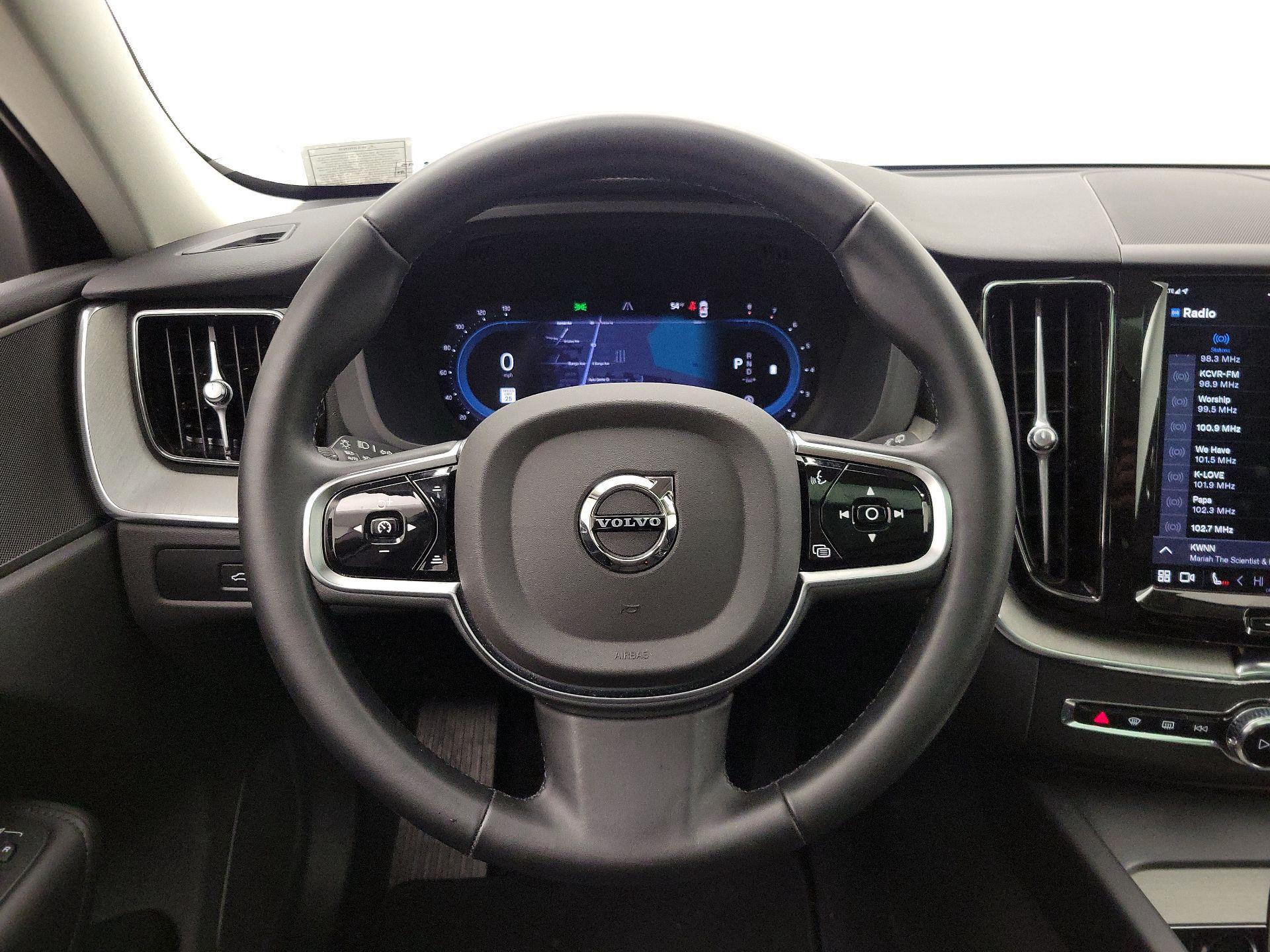 Thumbnail: 2025 Volvo XC60 - 10