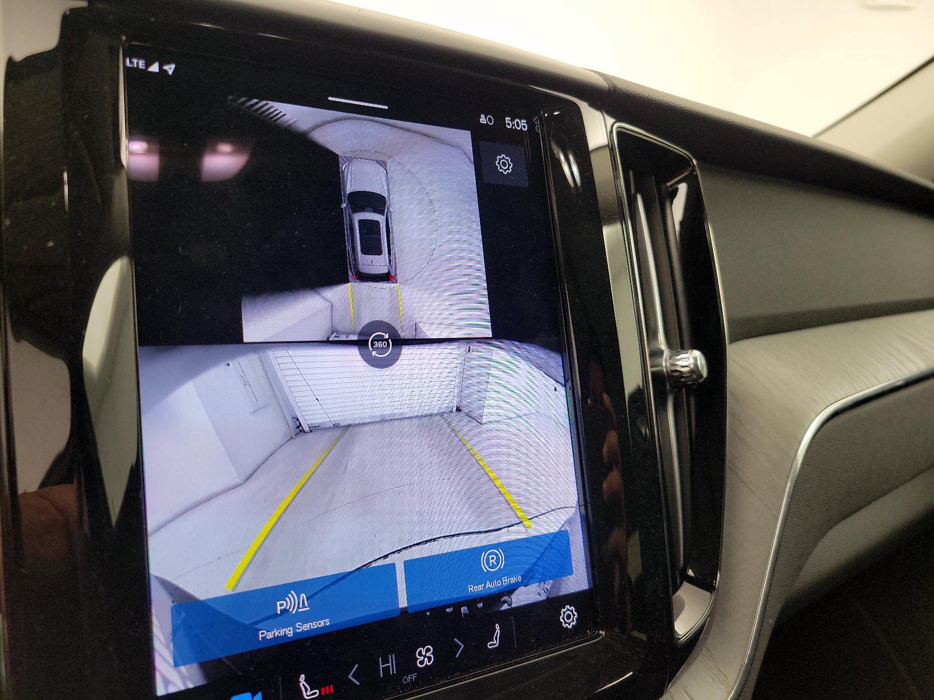 Thumbnail: 2025 Volvo XC60 - 14