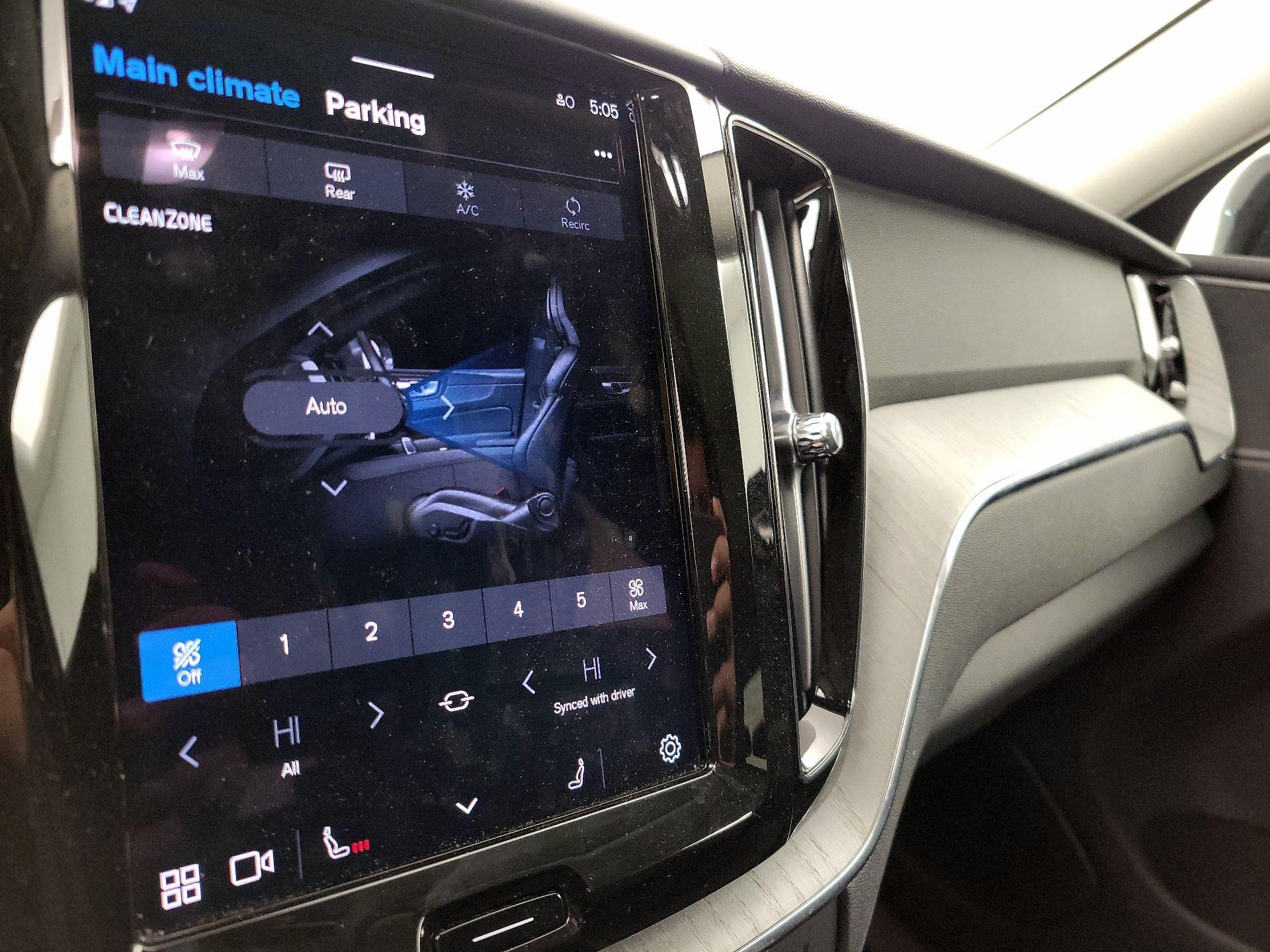 Thumbnail: 2025 Volvo XC60 - 16