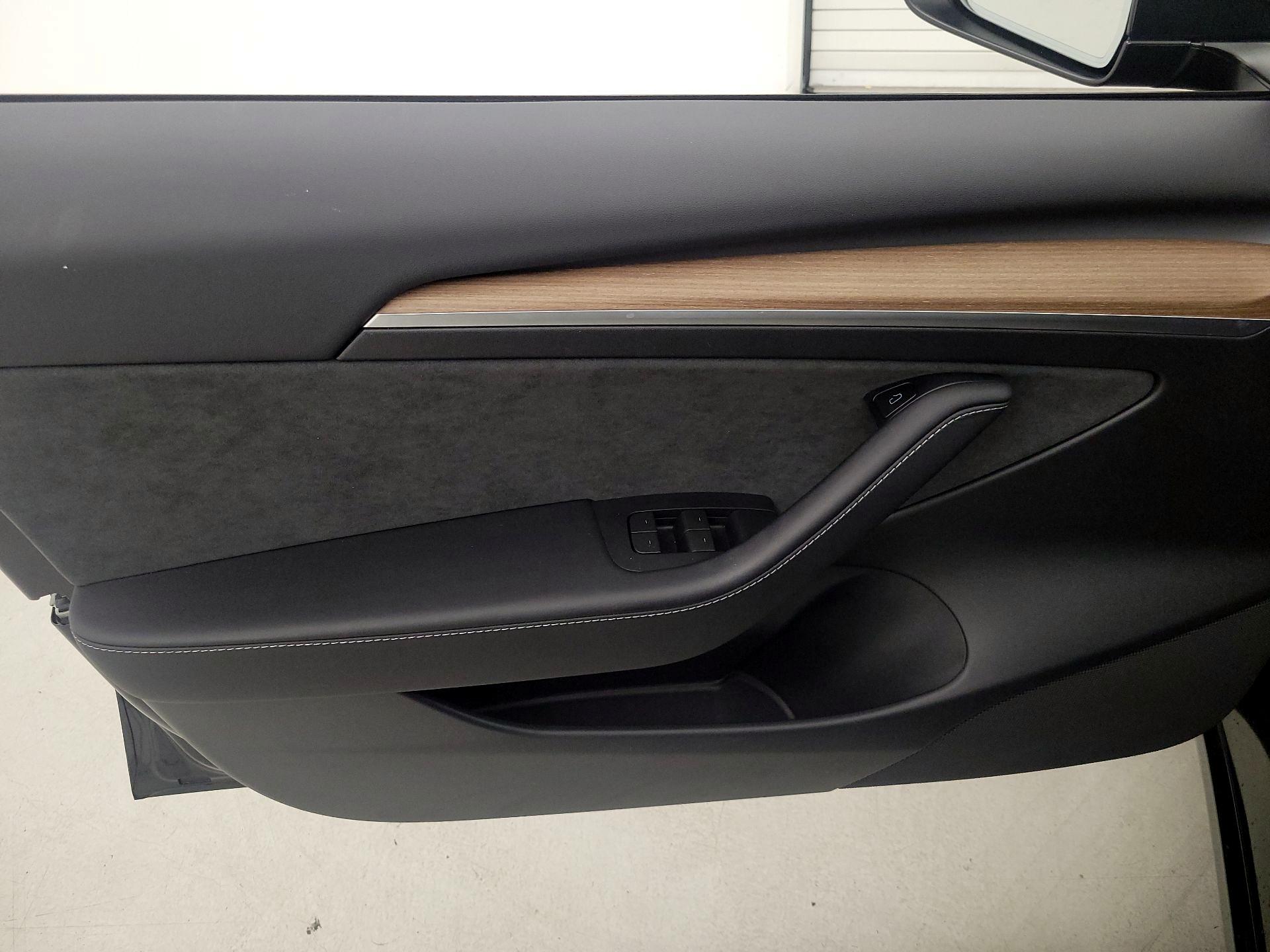 Thumbnail: 2023 Tesla Model 3 - 12