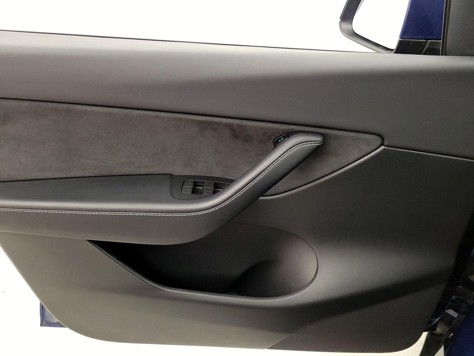 Thumbnail: 2022 Tesla Model Y - 12