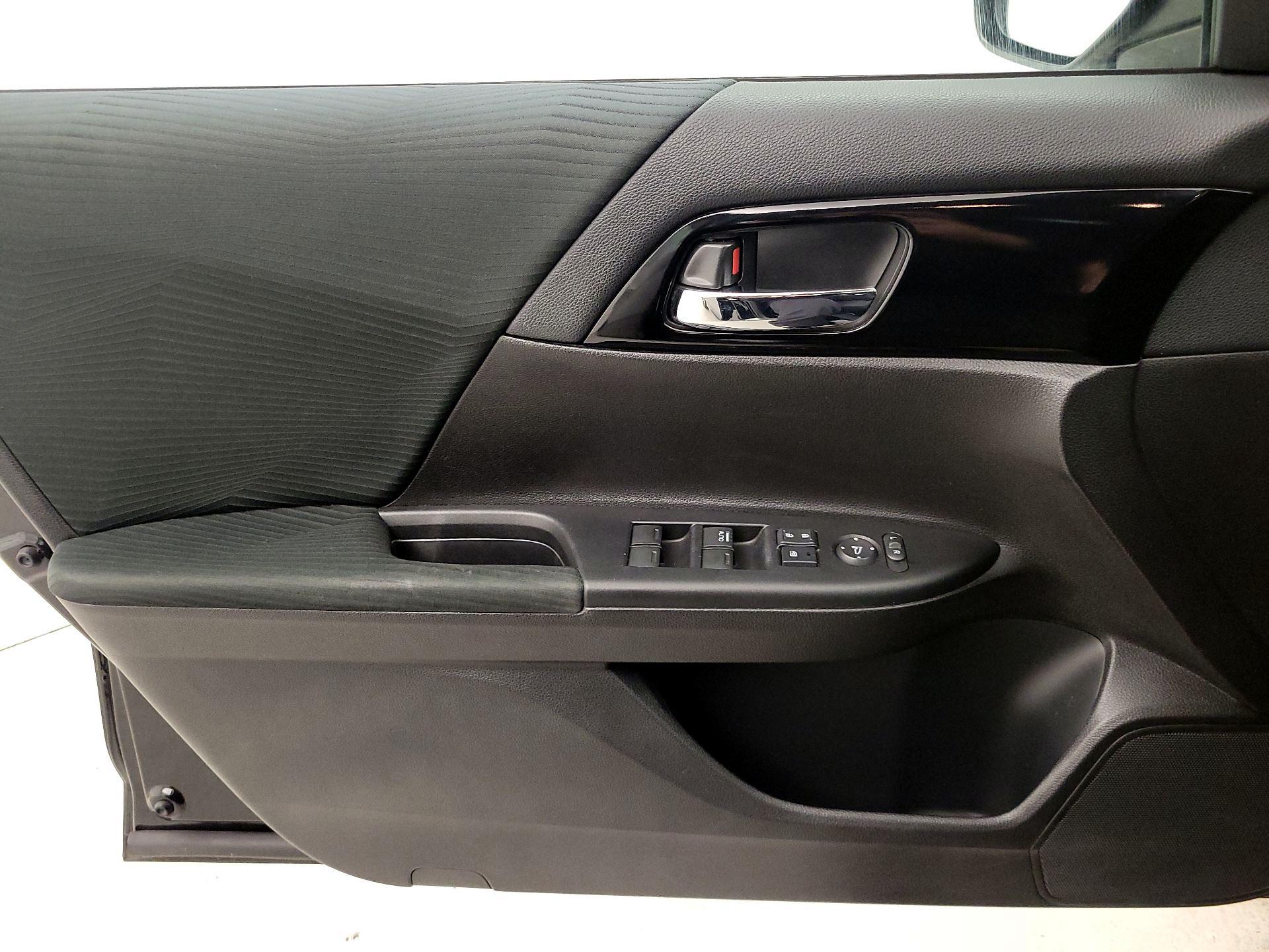 Thumbnail: 2016 Honda Accord - 12