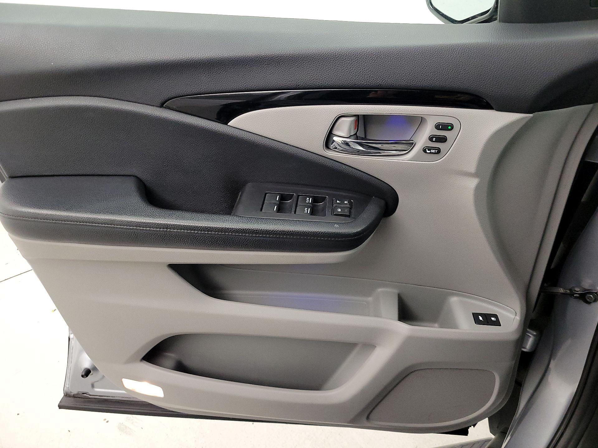 Thumbnail: 2018 Honda Pilot - 12