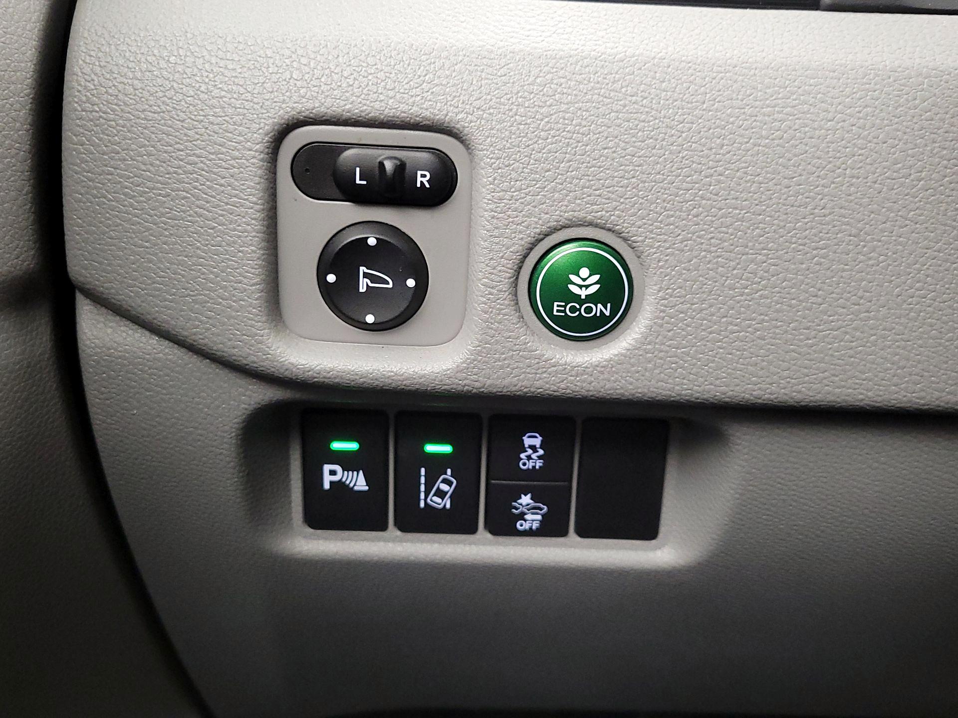 Thumbnail: 2018 Honda Pilot - 13