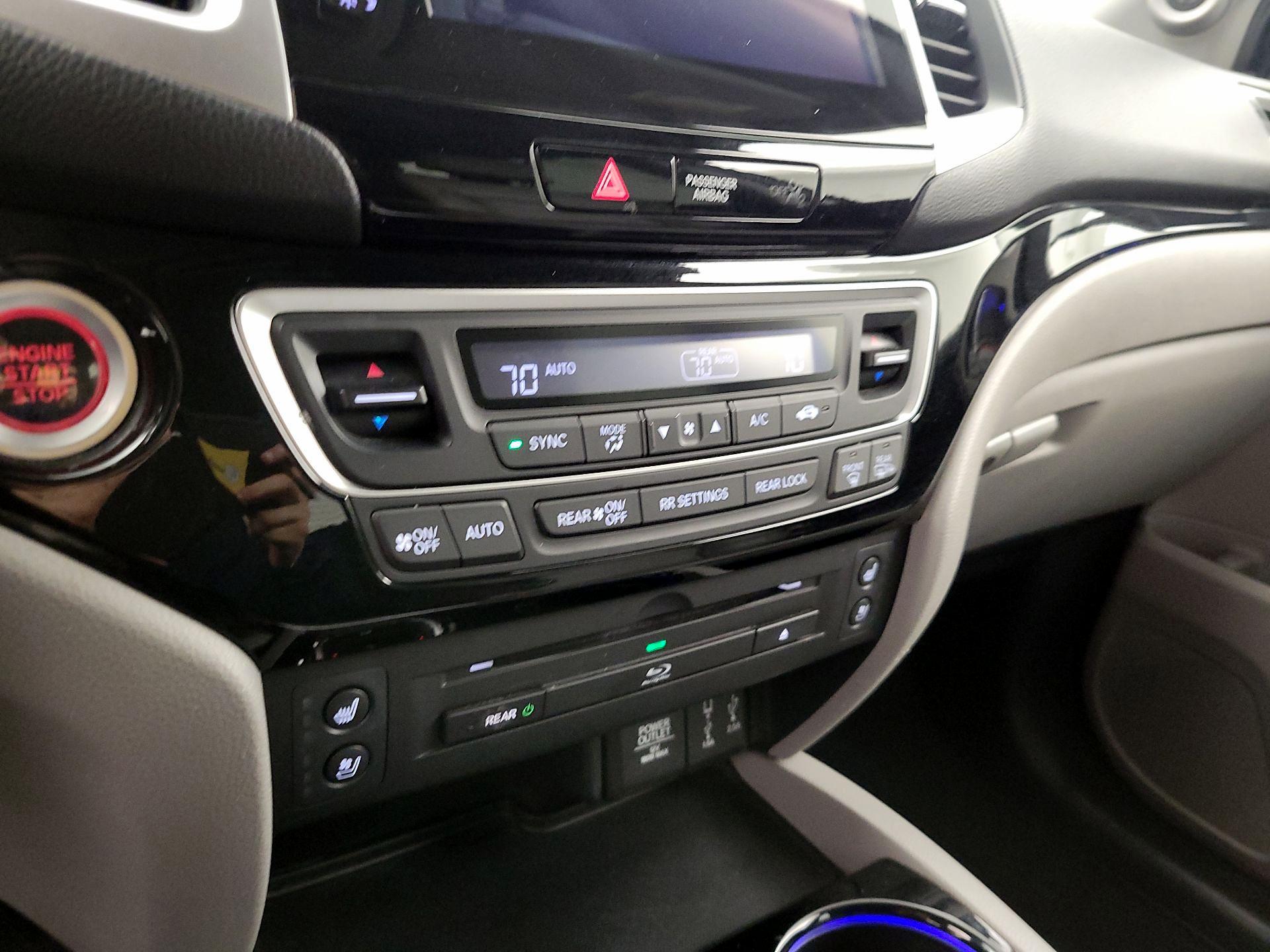 Thumbnail: 2018 Honda Pilot - 17