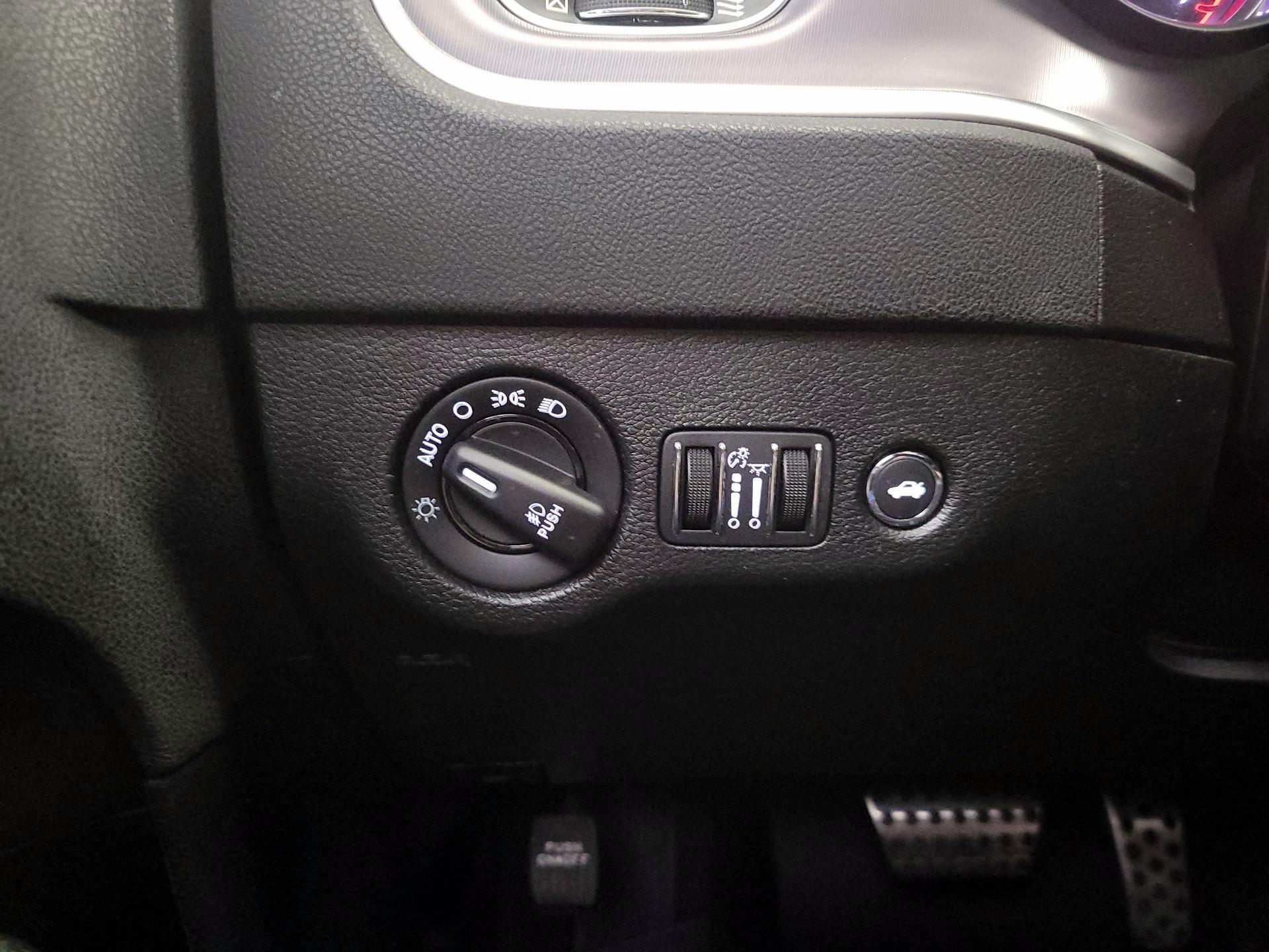 Thumbnail: 2019 Dodge Charger - 13