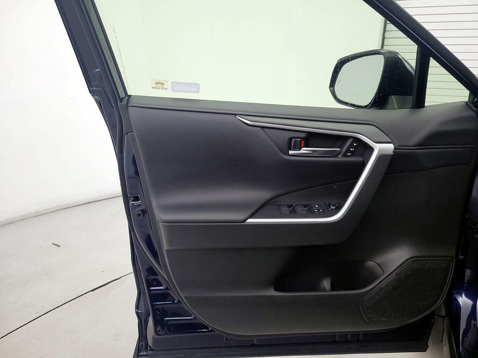 Thumbnail: 2021 Toyota RAV4 - 12