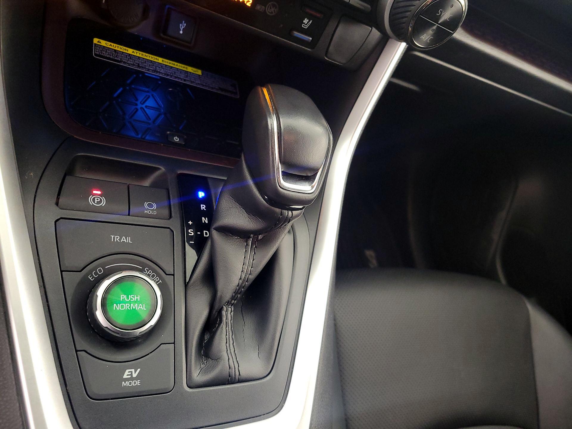 Thumbnail: 2021 Toyota RAV4 - 17